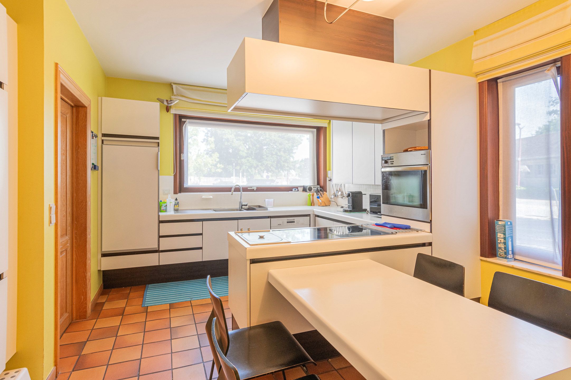 Riante woning met grote praktijkruimte foto 11