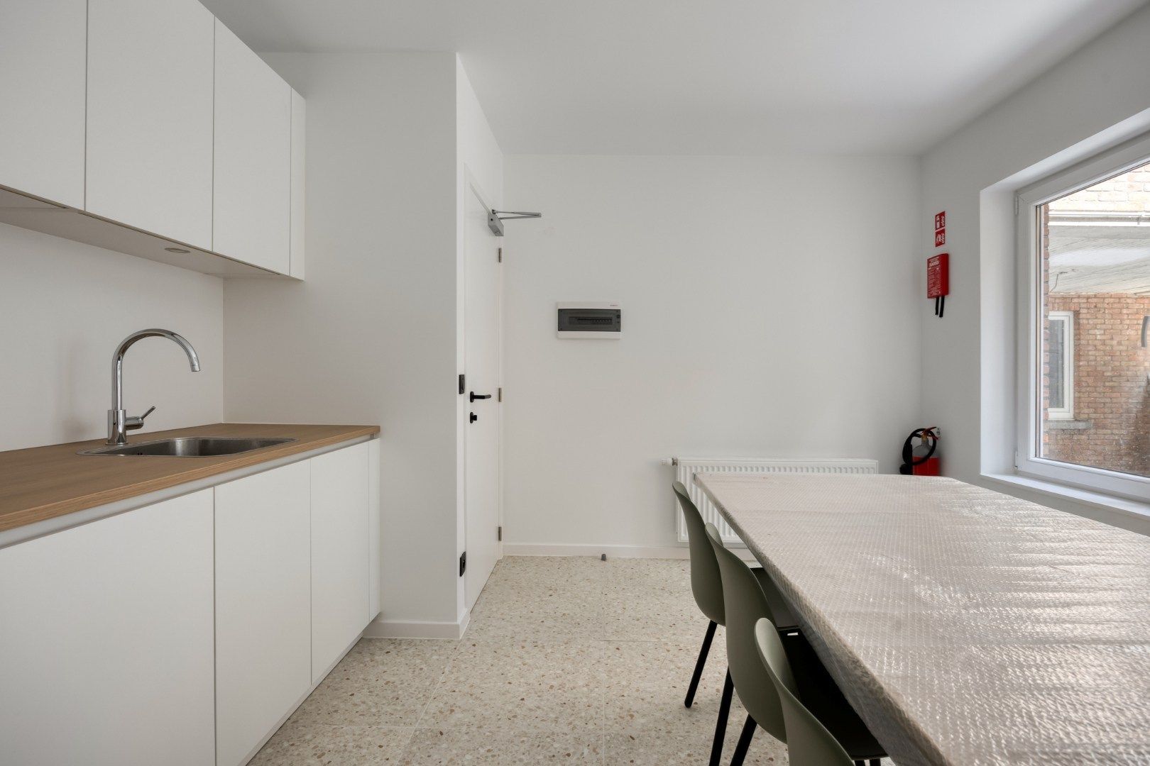 Volledig gerenoveerde studentenkamer in residentie met 29 studentenkamers met eigen sanitair en terras in hartje Leuven - EPC label A! foto 4
