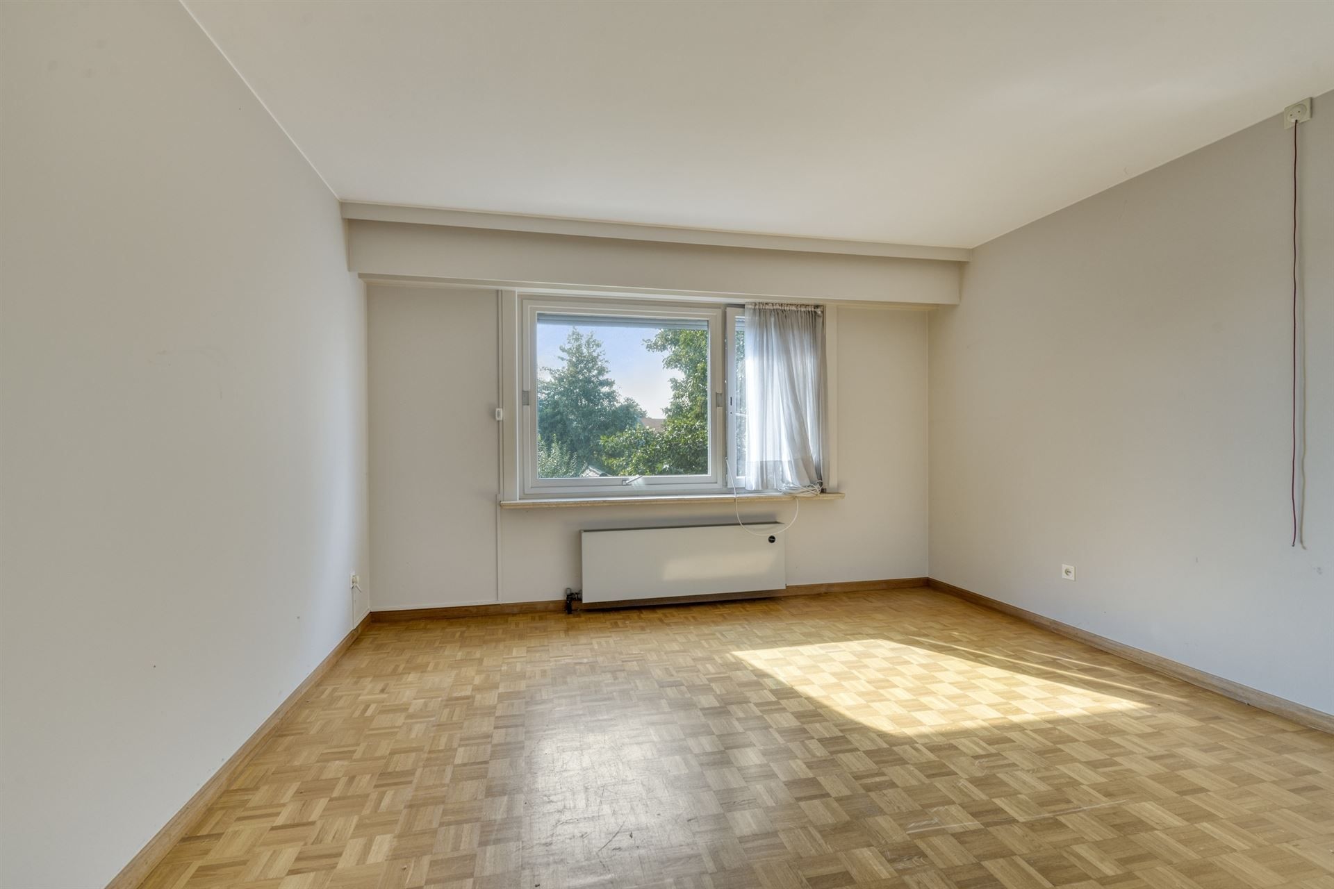 Ruim huis met 4 slaapkamers en grote tuin. foto 13