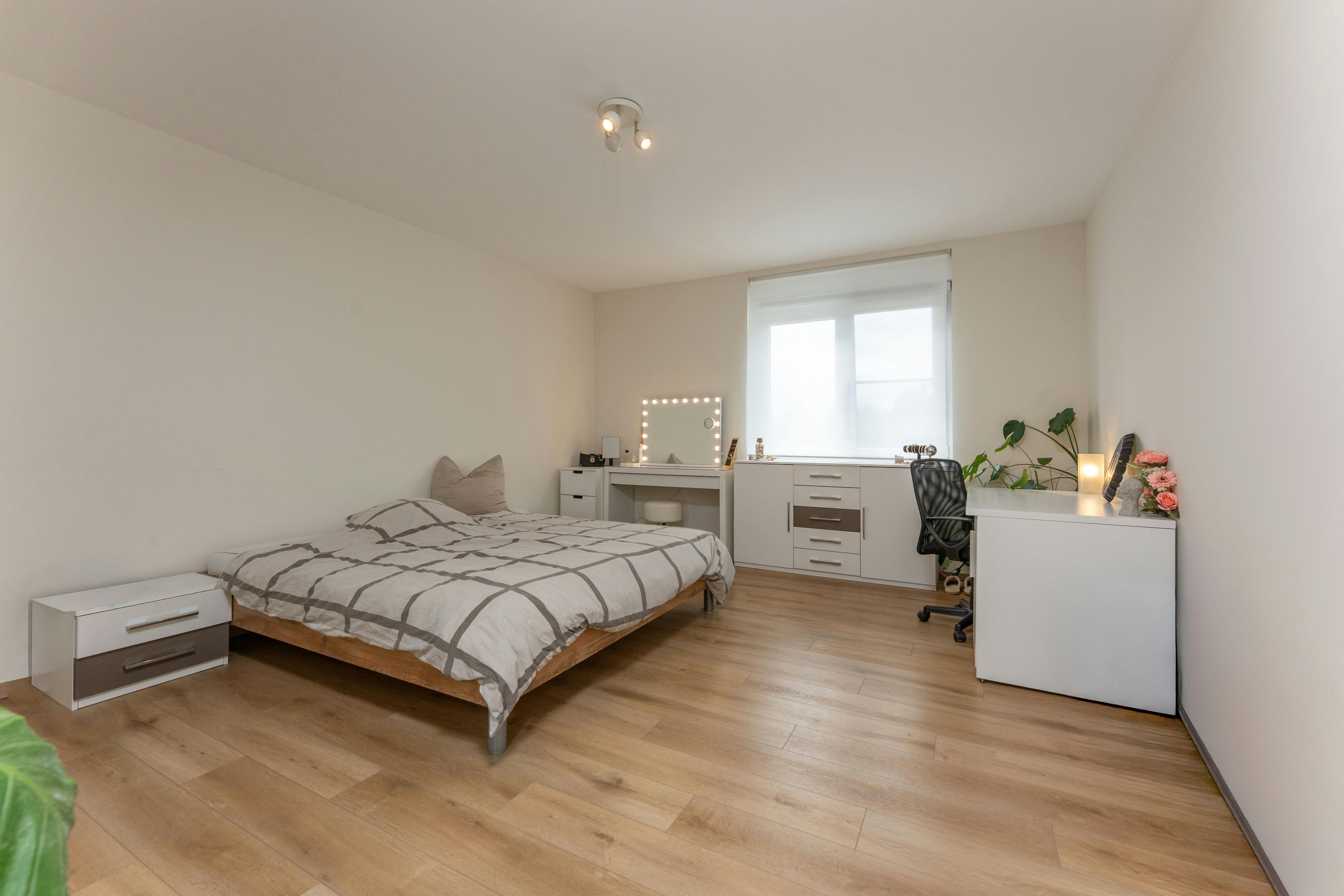 Moderne villa met zwembad en atelier te koop in Evergem foto 18