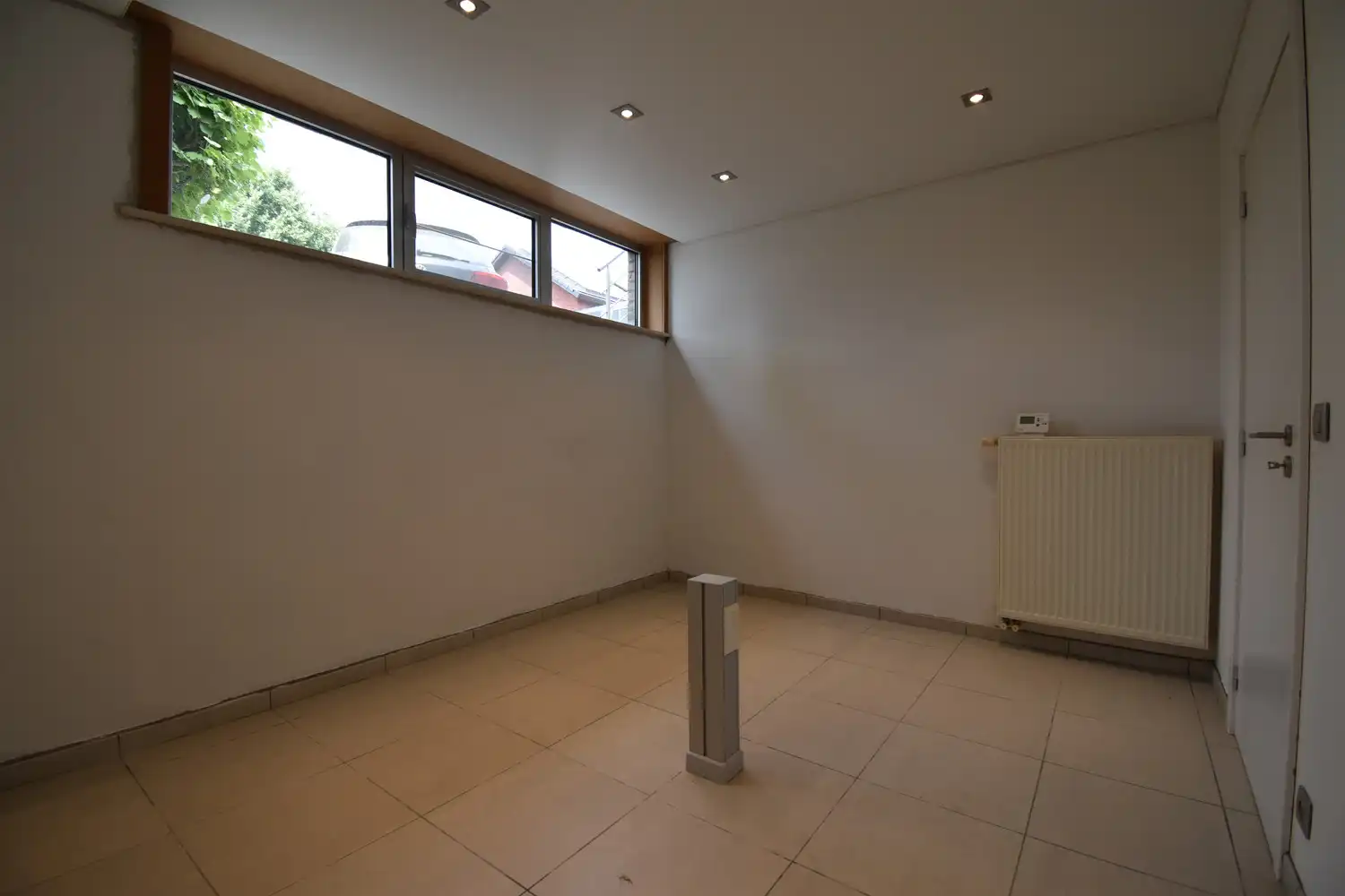 Ruime woning met praktijkruimte te Ruiselede. foto 24