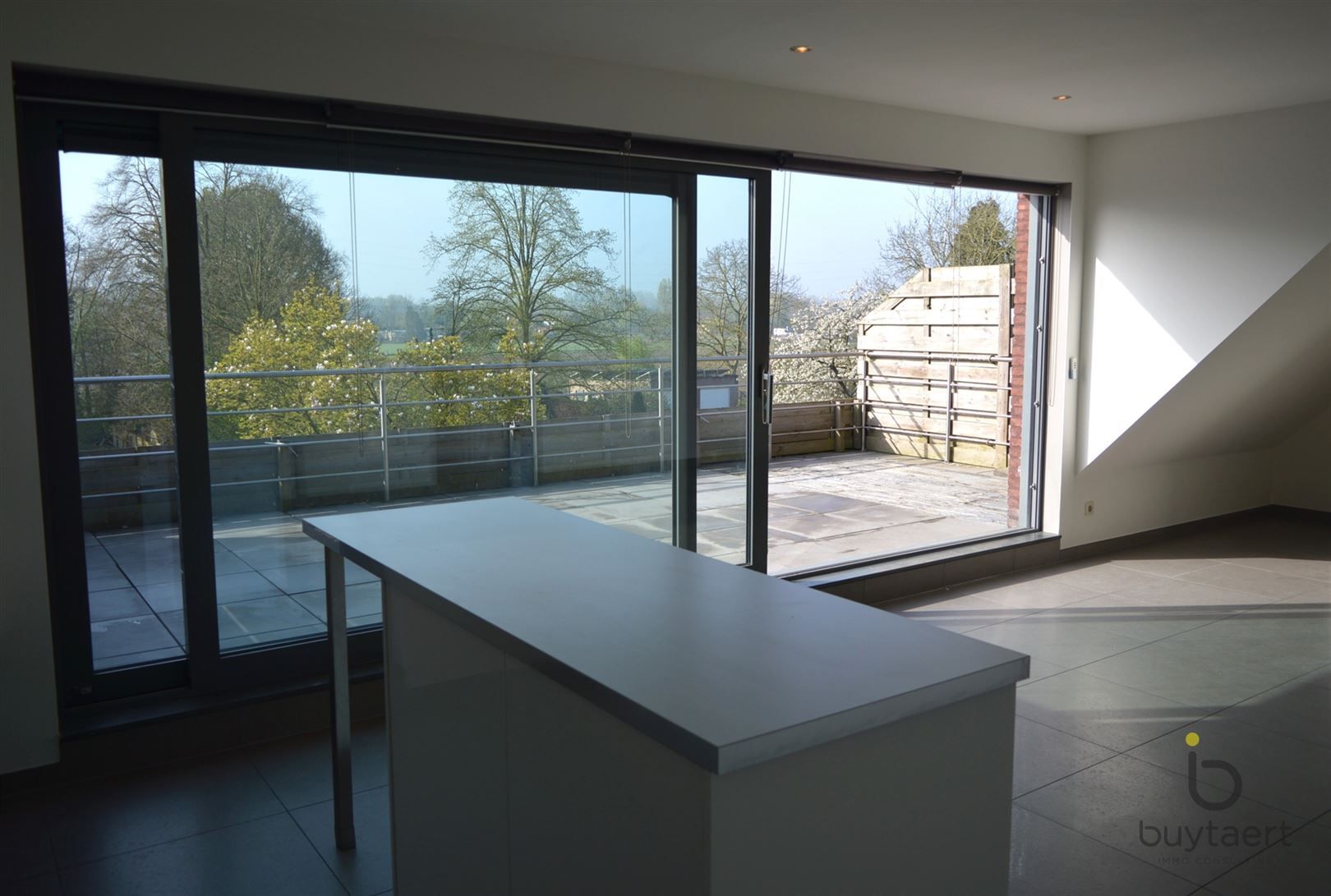 Appartement met één slaapkamer en prachtig terras met autoplaats. foto 11