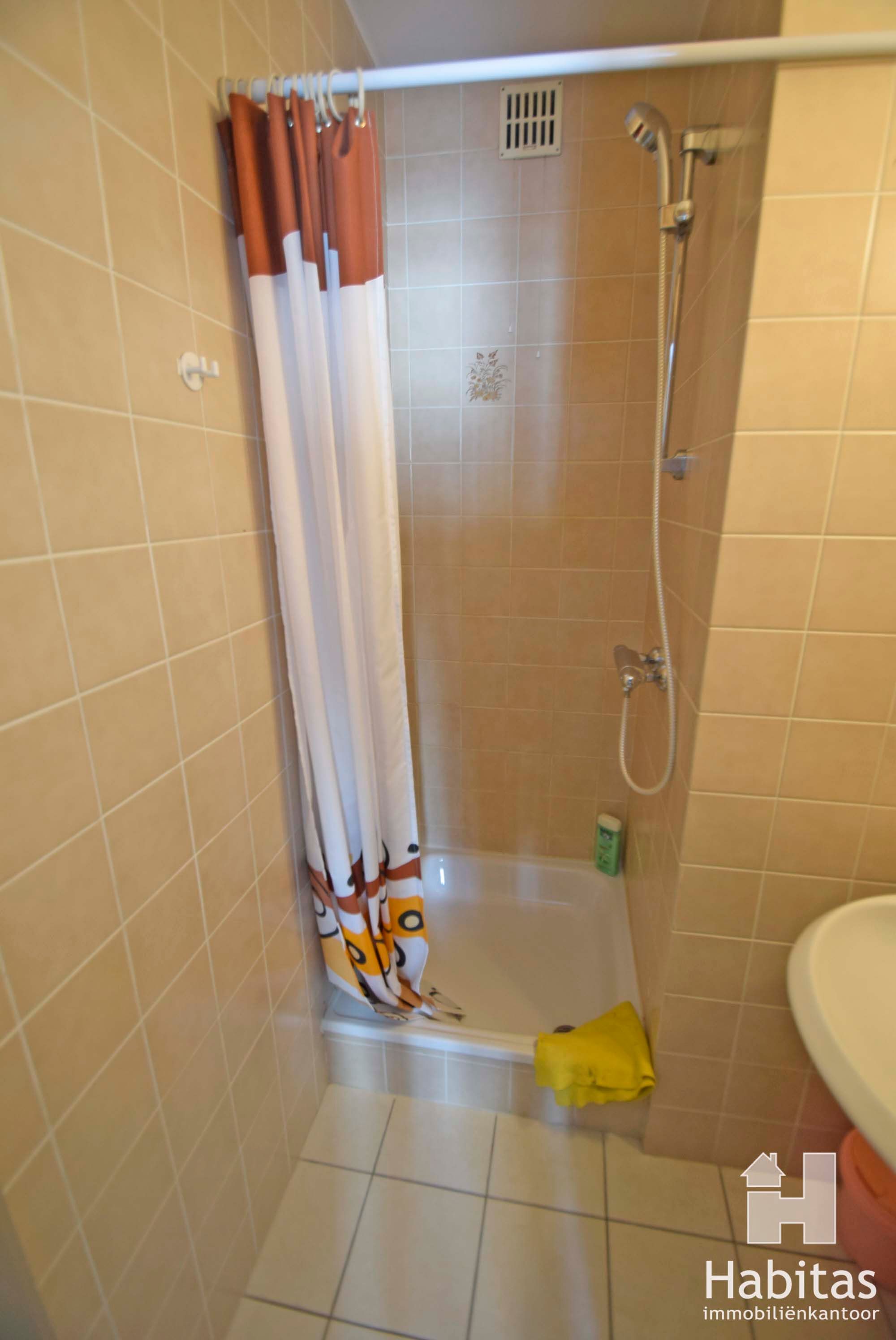 Bijzonder ruim appartement op de 1ste verd. van een perfect onderhouden residentie foto 7