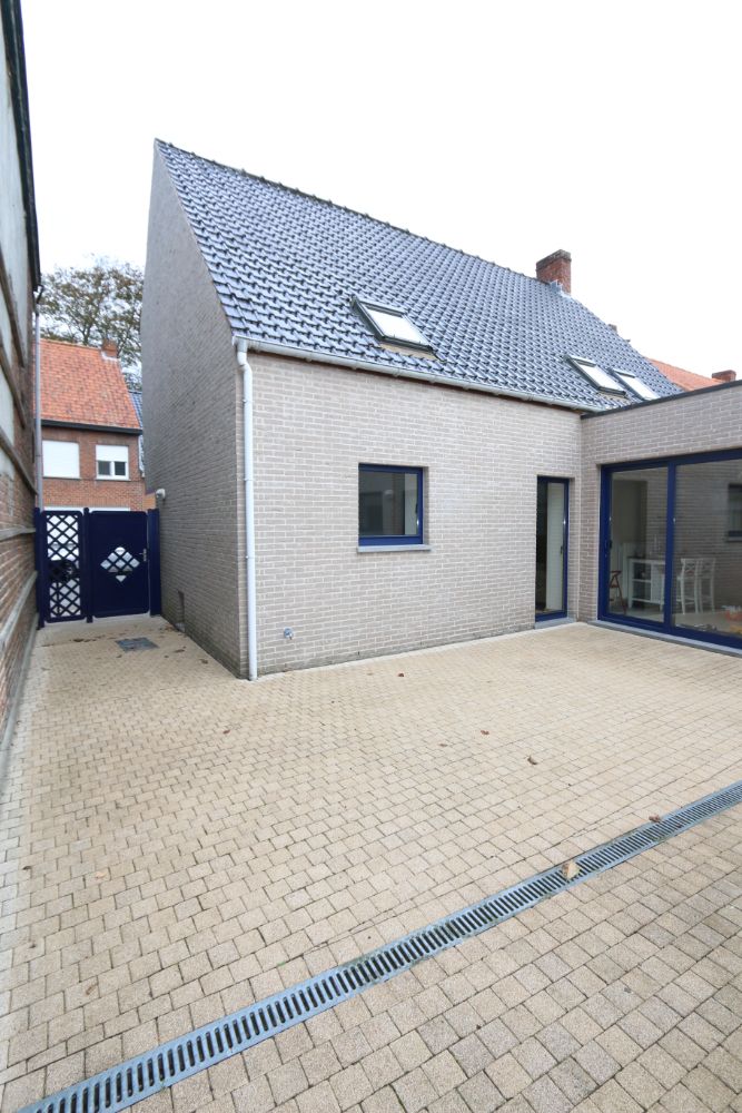 MOOIE VEELZIJDIGE & RUIME HALF-OPEN WONING in het centrum van Ruddervoorde met GARAGE foto 2