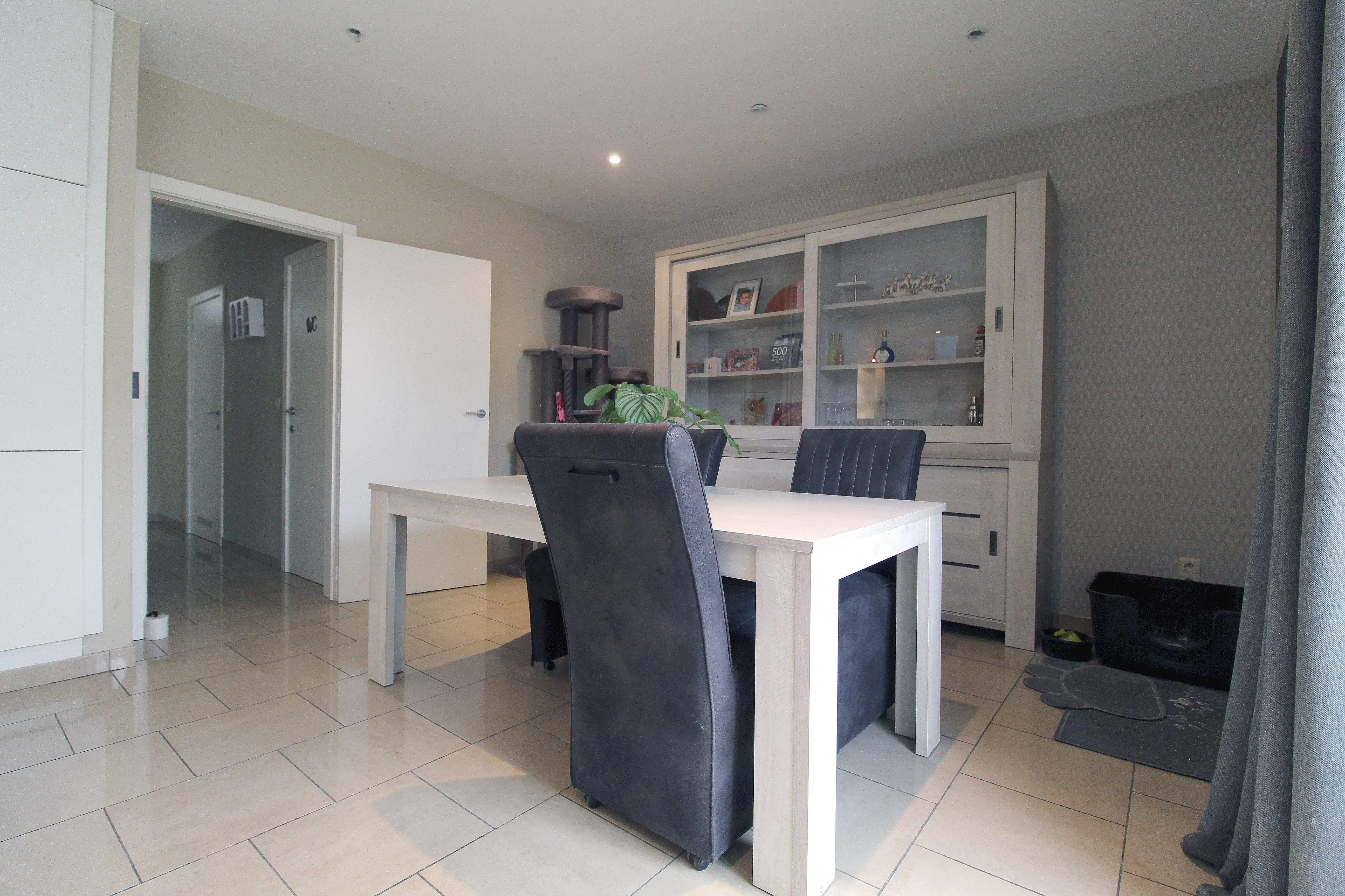 Charmant, instapklaar, appartement nabij centrum Wetteren foto 2