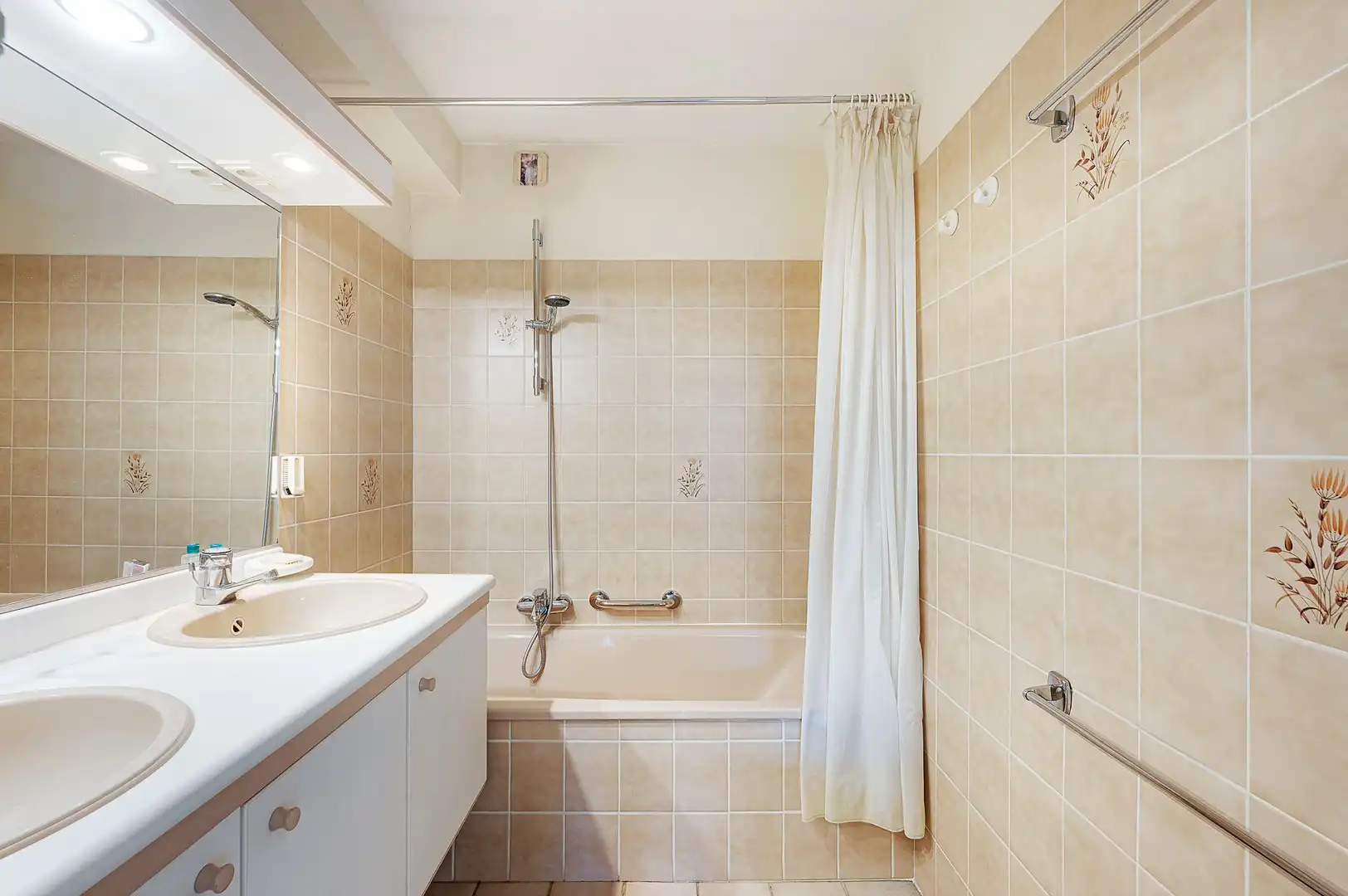 Goed gelegen appartement met zijdelings zeezicht. foto 21
