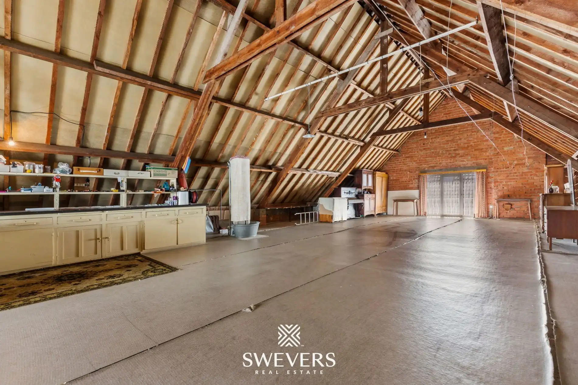 Karaktervolle woning met 3 slaapkamers, met ruimte prachtige tuin en veel potentieel voor een stijlvolle renovatie foto 16