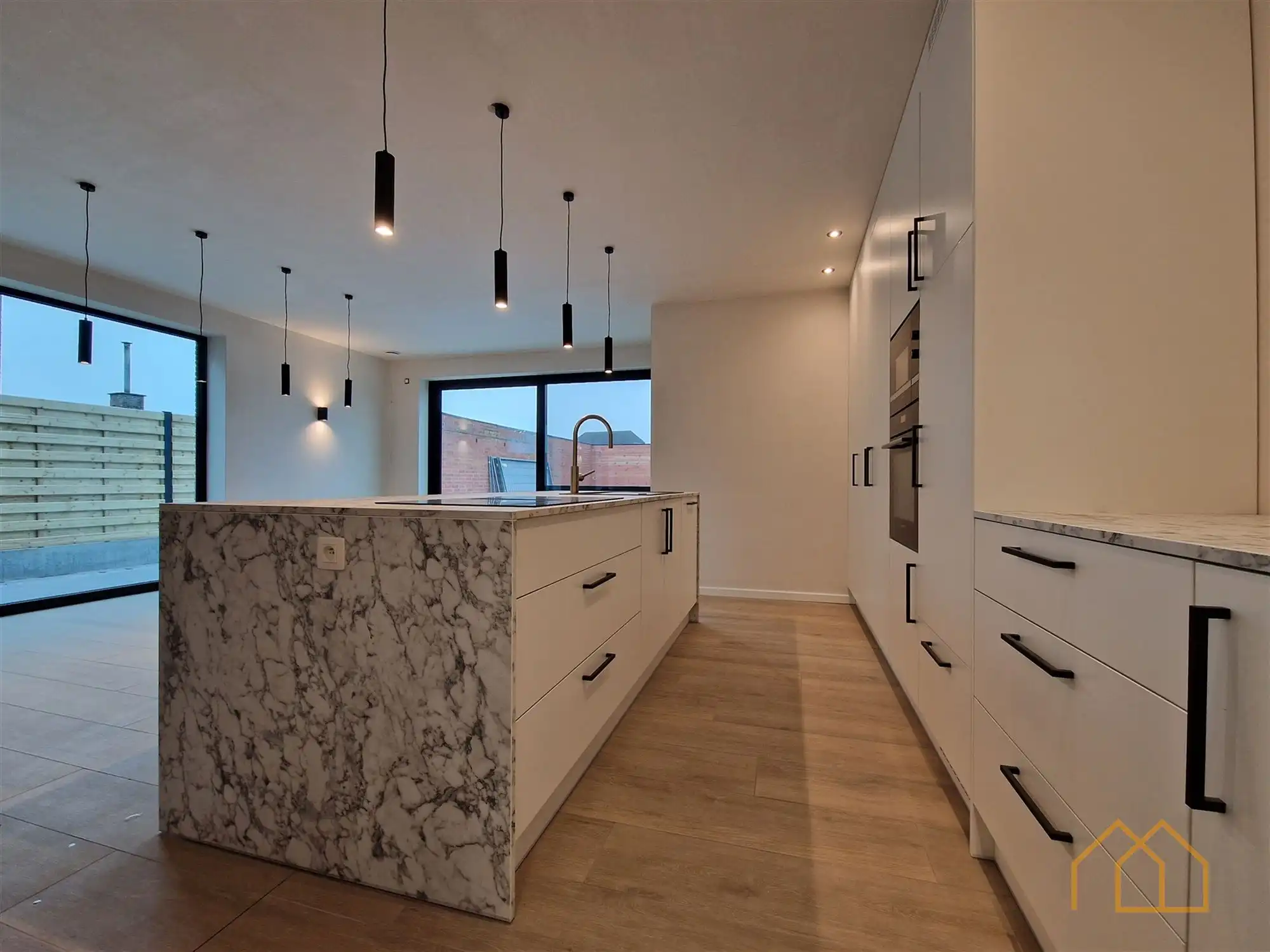 Moderne nieuwbouw met tuin en 3slk foto 4