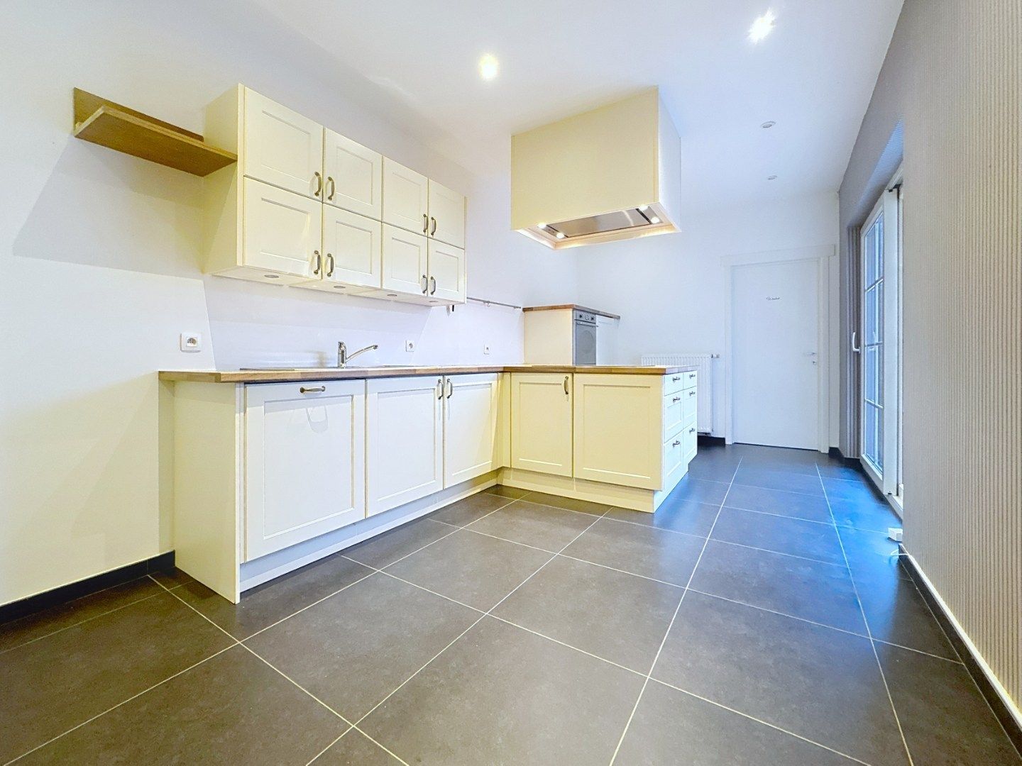 Prachtige en ruime woning in het centrum van Koekelare foto 7