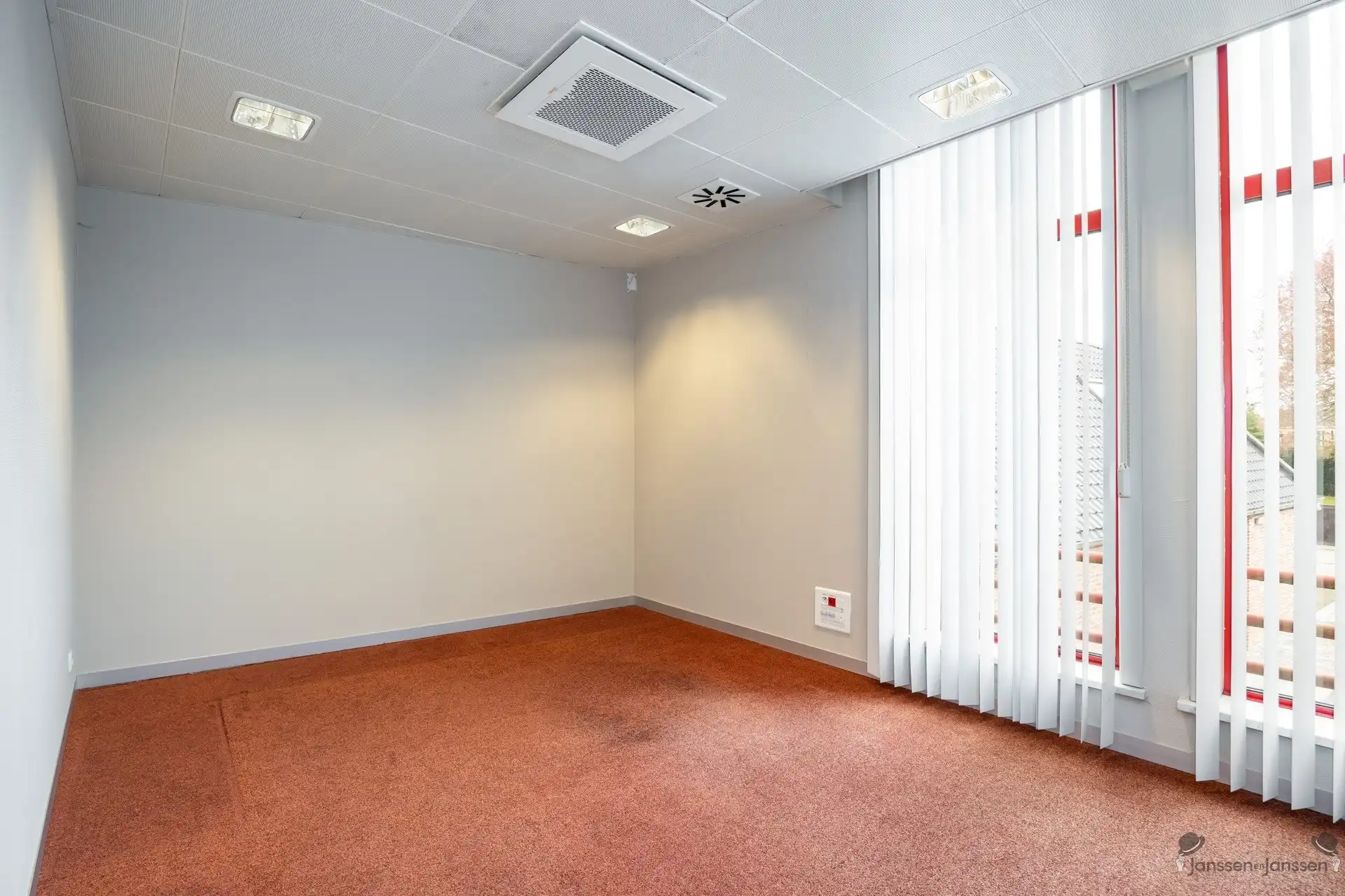 Commercieel gebouw met parkeergelegenheid! foto 31