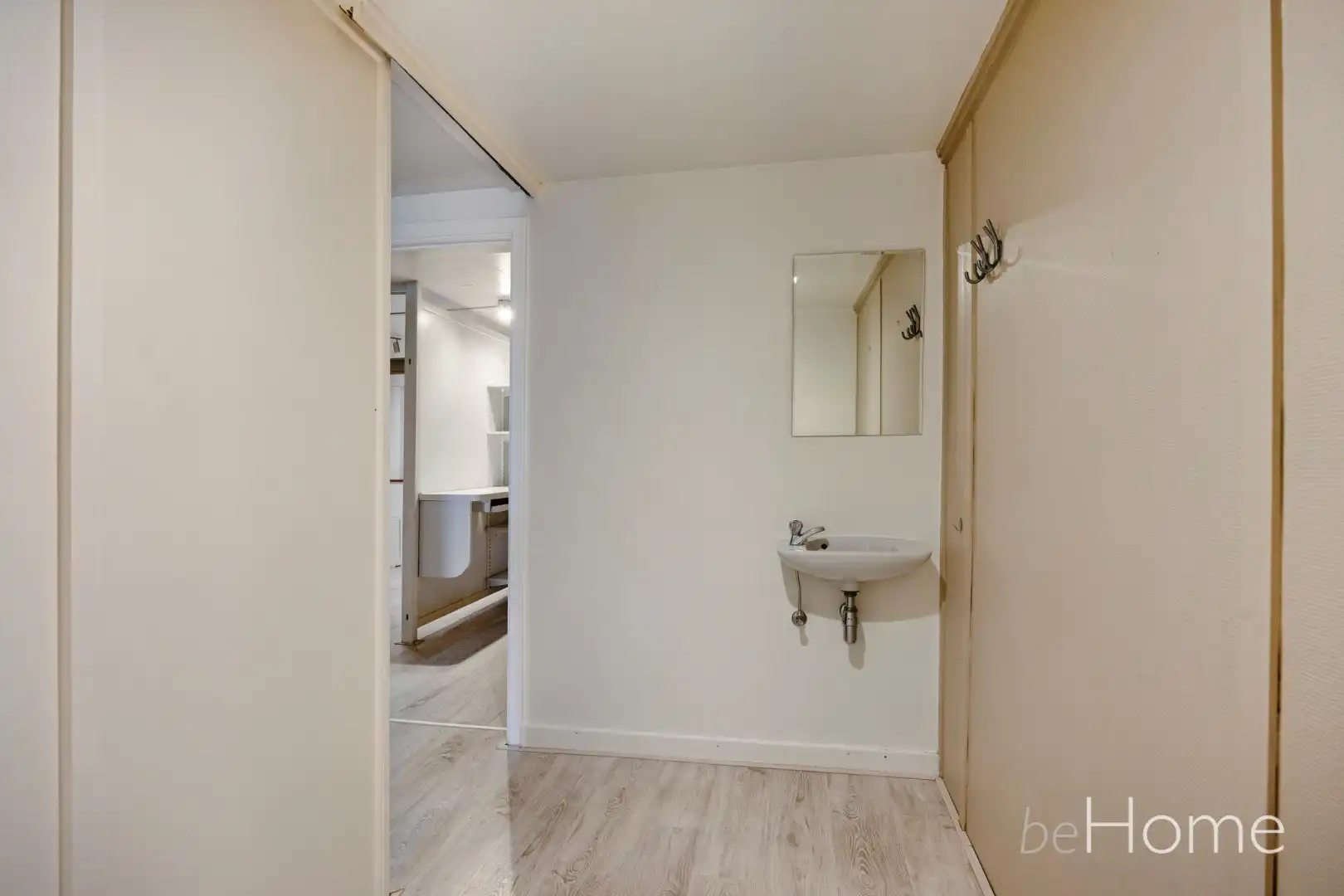 TE KOOP - Ruime 2-gevelwoning met praktijkruimte en uitzonderlijk potentieel in het hart van Merchtem foto 8
