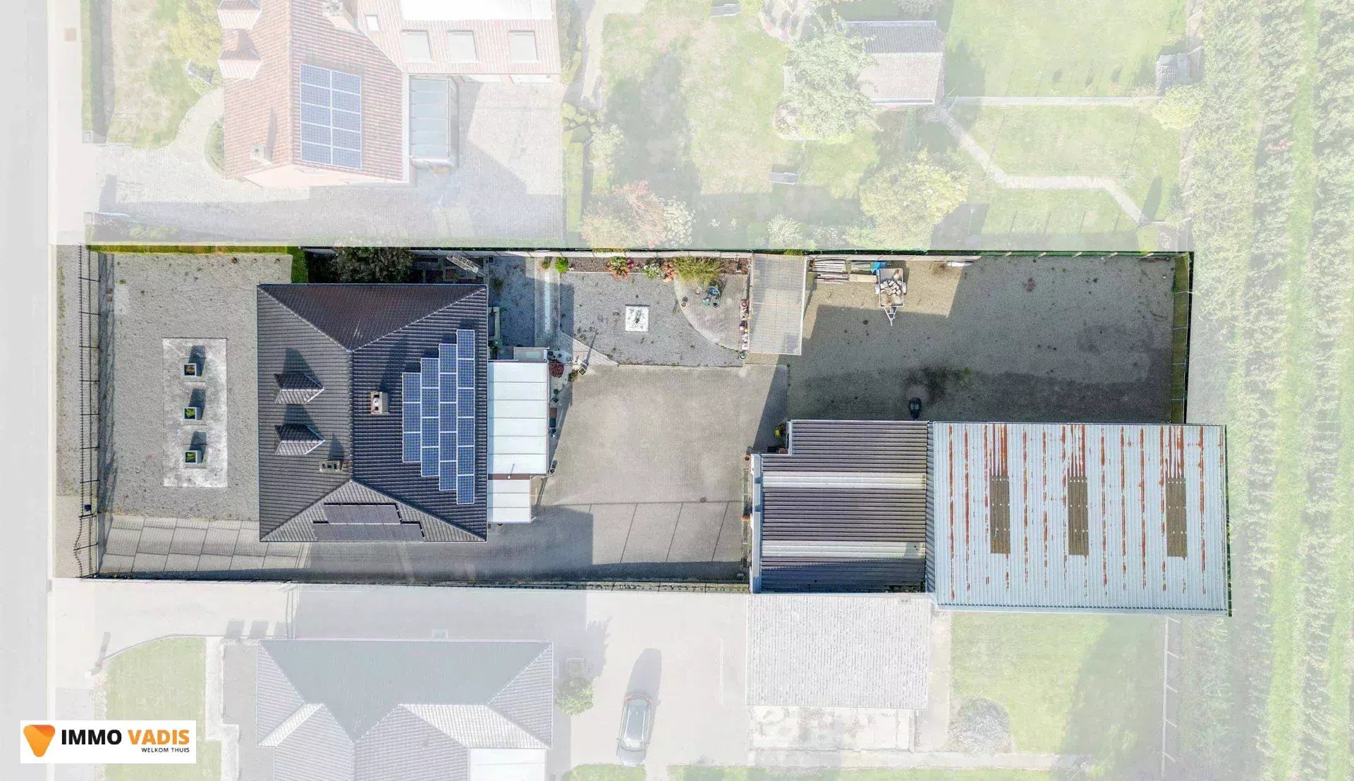 Te koop op lijfrente - Comfortabele villa met drie slaapkamers, twee garages en een magazijn. foto 35