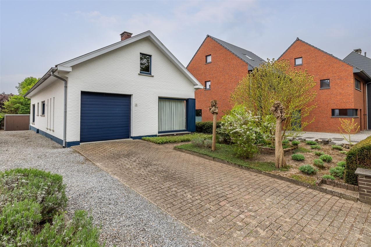 Te renoveren woning met 4 slk. in het hart van Averbode foto 2