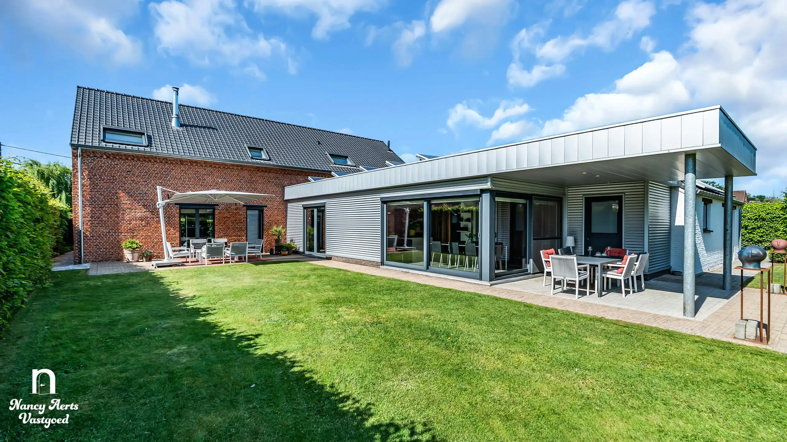 Luxe villa met karakter en hedendaags comfort in het groen foto 2