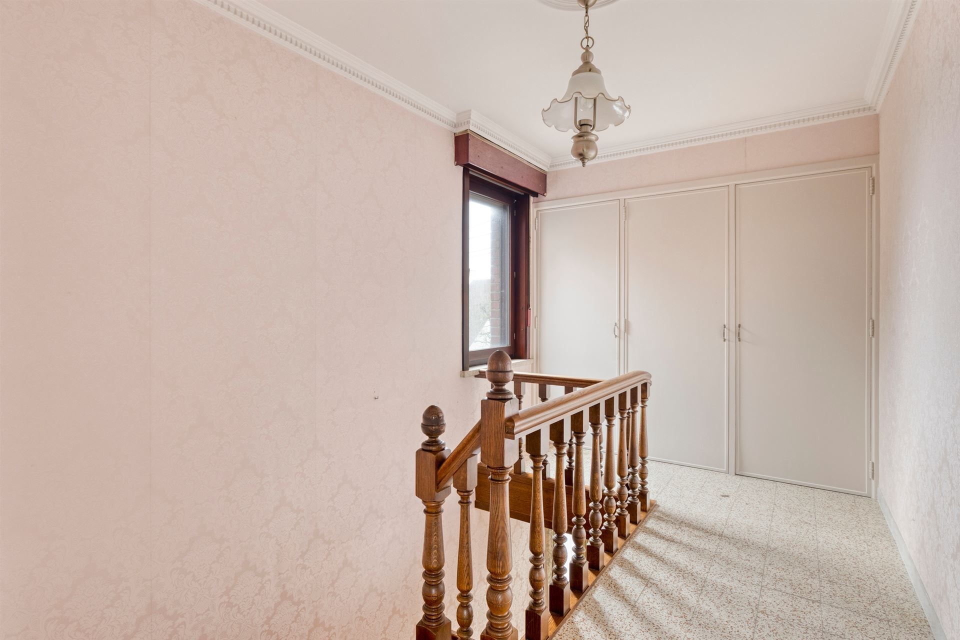 Stevige woning, met atelier en grote tuin. foto 12