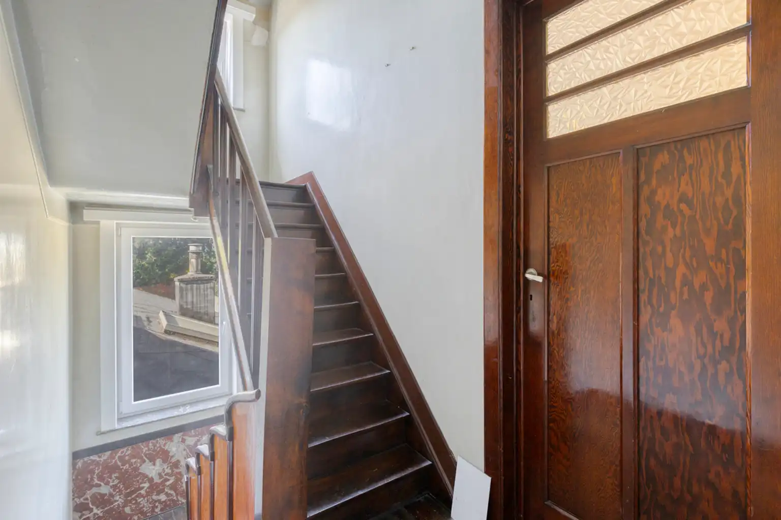 Karaktervolle tweegevelwoning in zeer gegeerde wijk foto 12