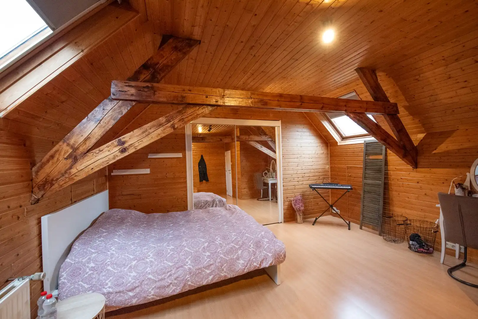 Instapklare hoekwoning met 2 garages 'TE KOOP' te Oeselgem. foto 20