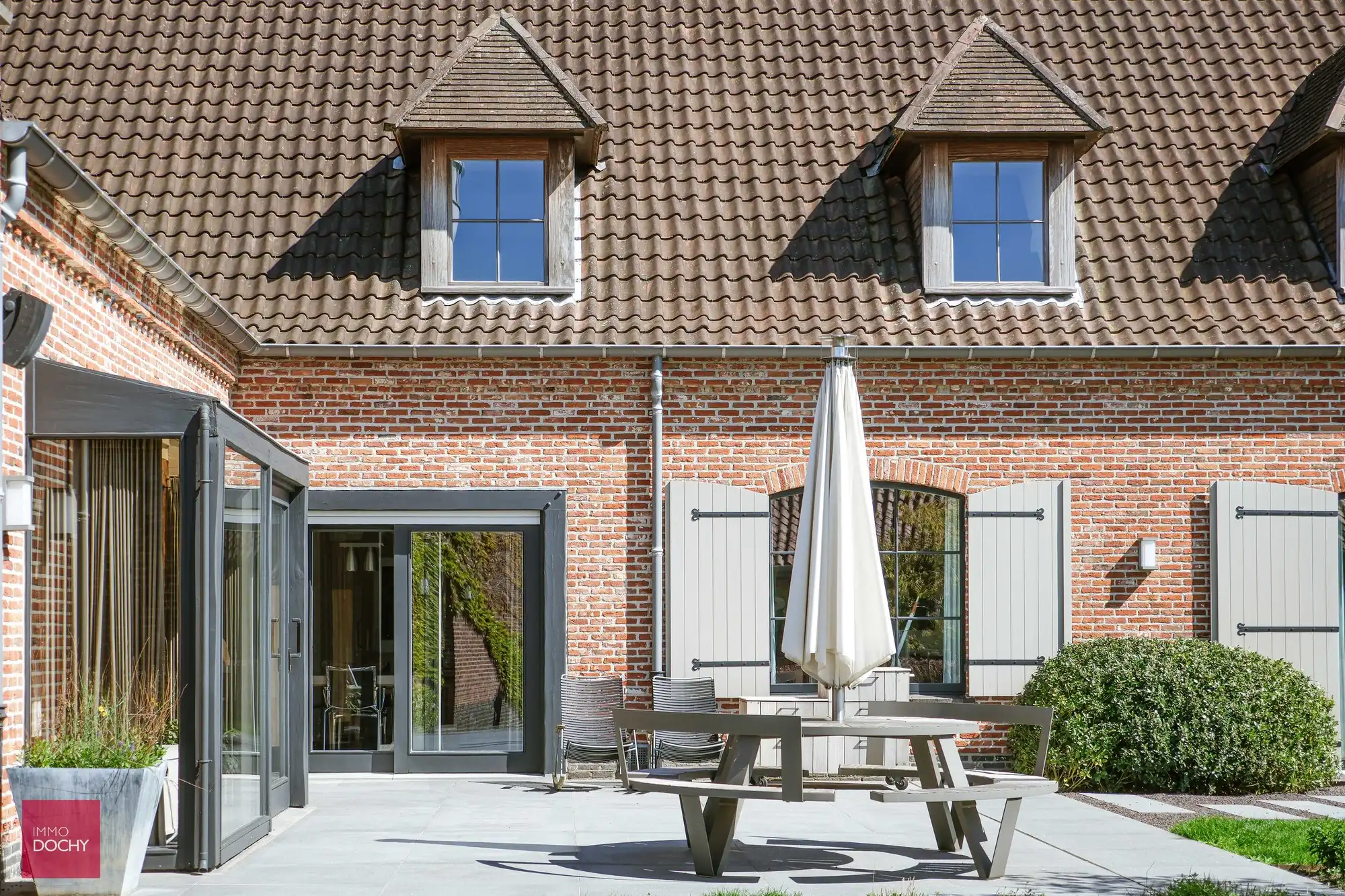 Instapklare ruime villa met grote garage en bijgebouw foto 21