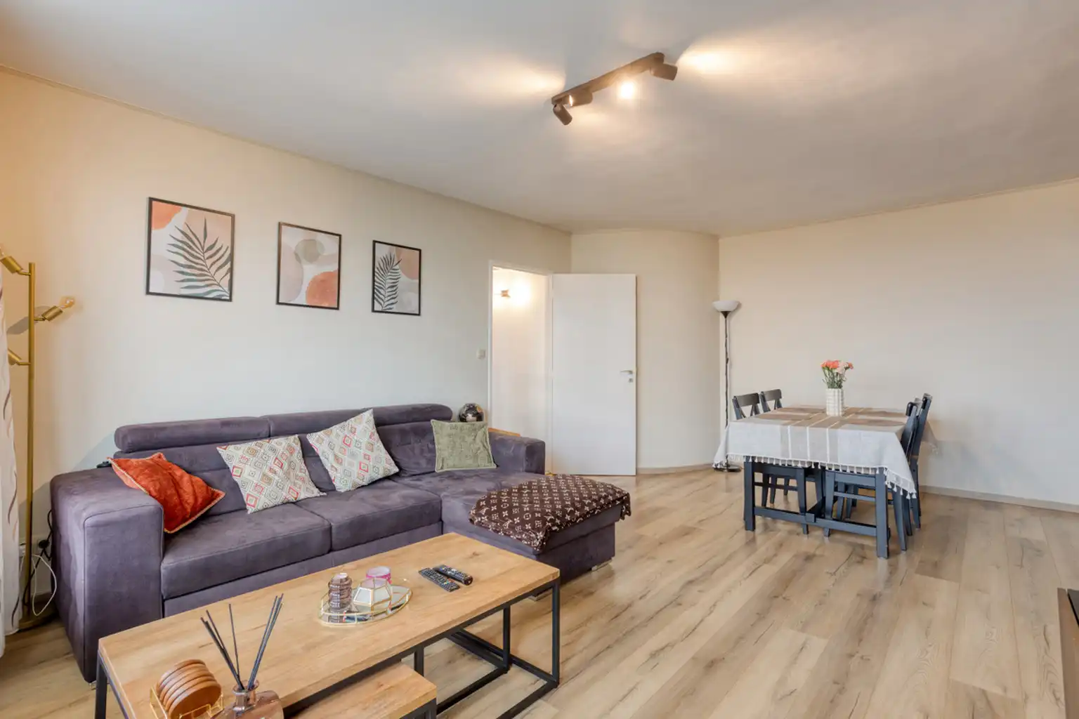 Instapklaar 2 slaapkamer appartement met prachtig uitzicht  foto 3