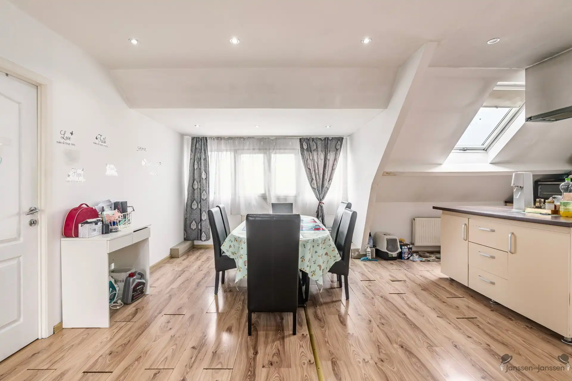 Ruim appartement met 1 slaapkamer in het centrum van Brecht! foto 5