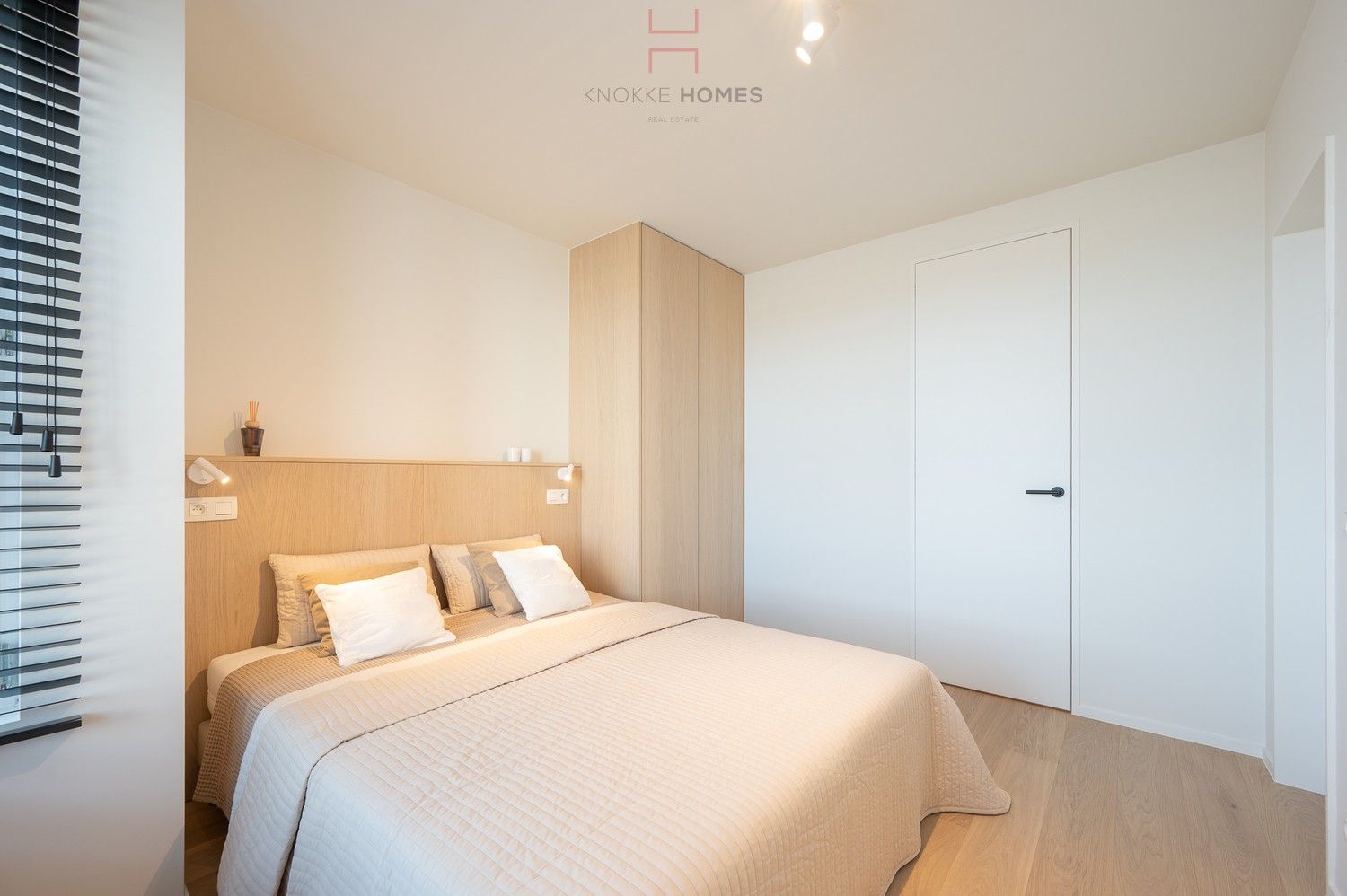 Modern gerenoveerd appartement met frontaal zeezicht in Heist-aan-zee foto 11