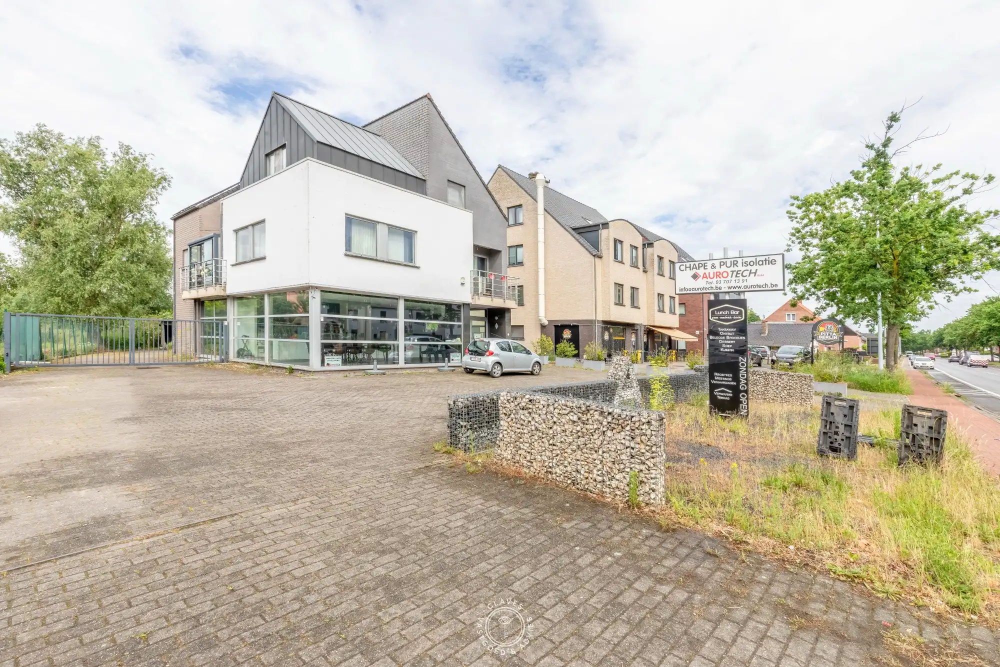 Instapklaar handelspand op centrale locatie met uitstekende visibiliteit foto 18