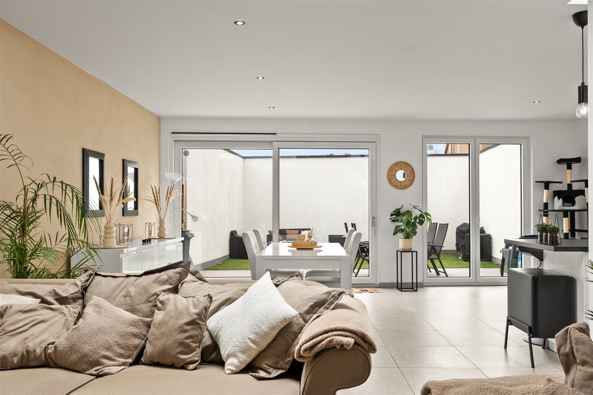 Moderne gezinswoning met 3 slaapkamers en bureau.  foto 5