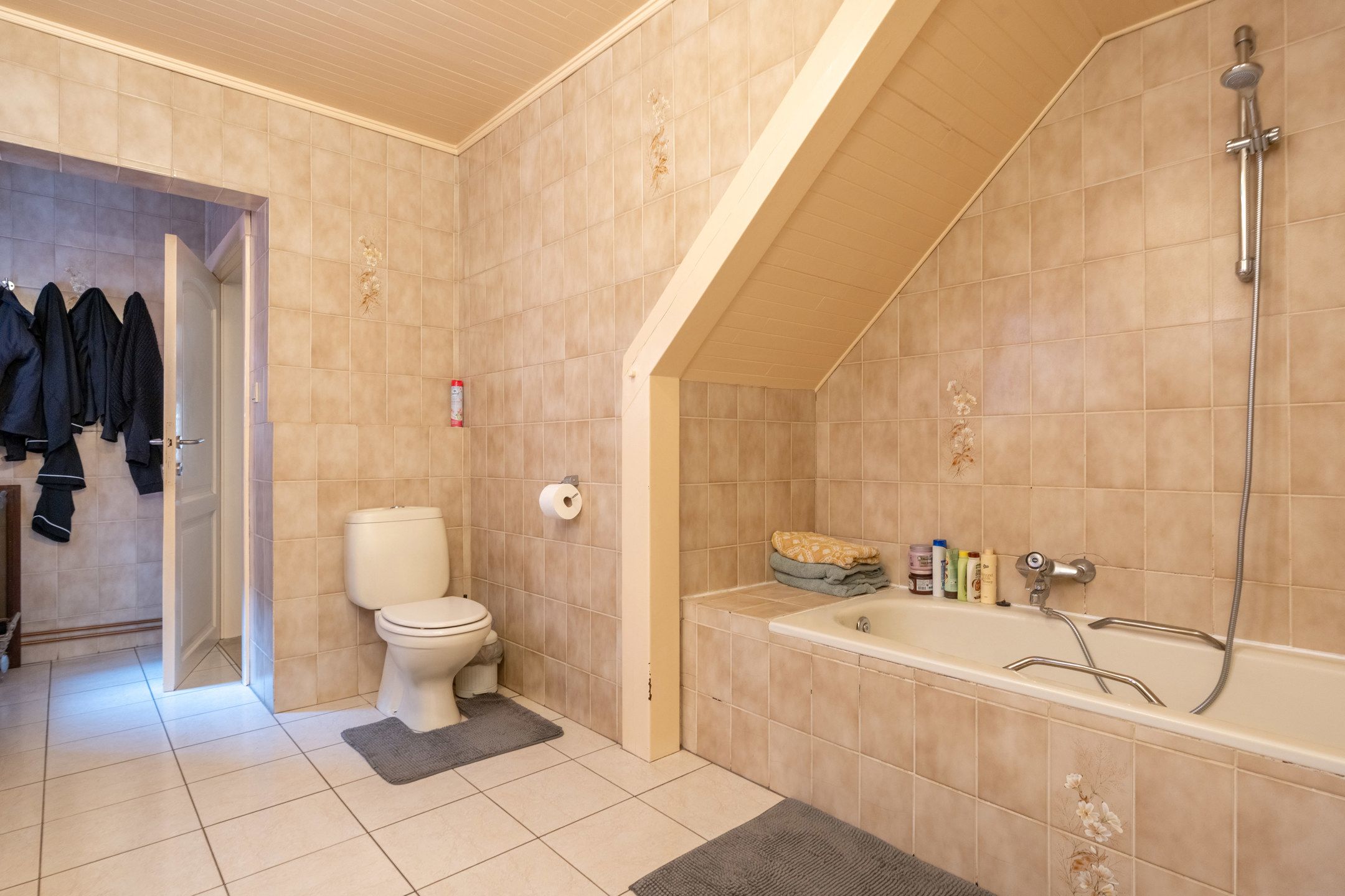 Te renoveren 3slpk woning met prachtige tuin te Vosselaar foto 15