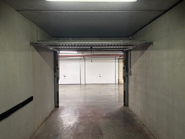 Ruime gesloten garagebox foto 6