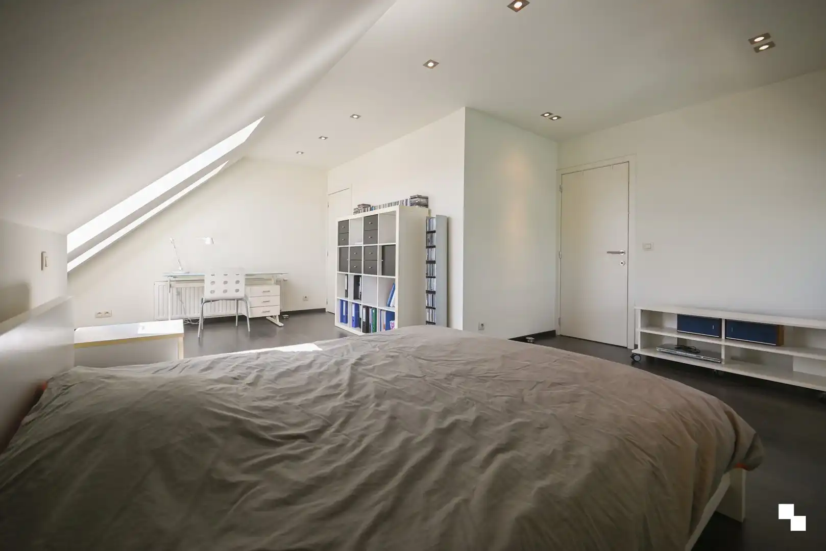 Zeer verzorgde eengezinswoning met drie slaapkamers en garage foto 34