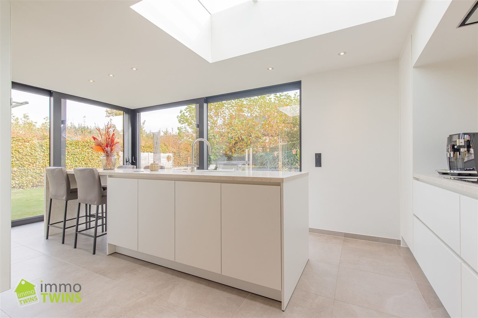 Gezellige open bebouwing met garage, tuin en oprit te Grembergen foto 5