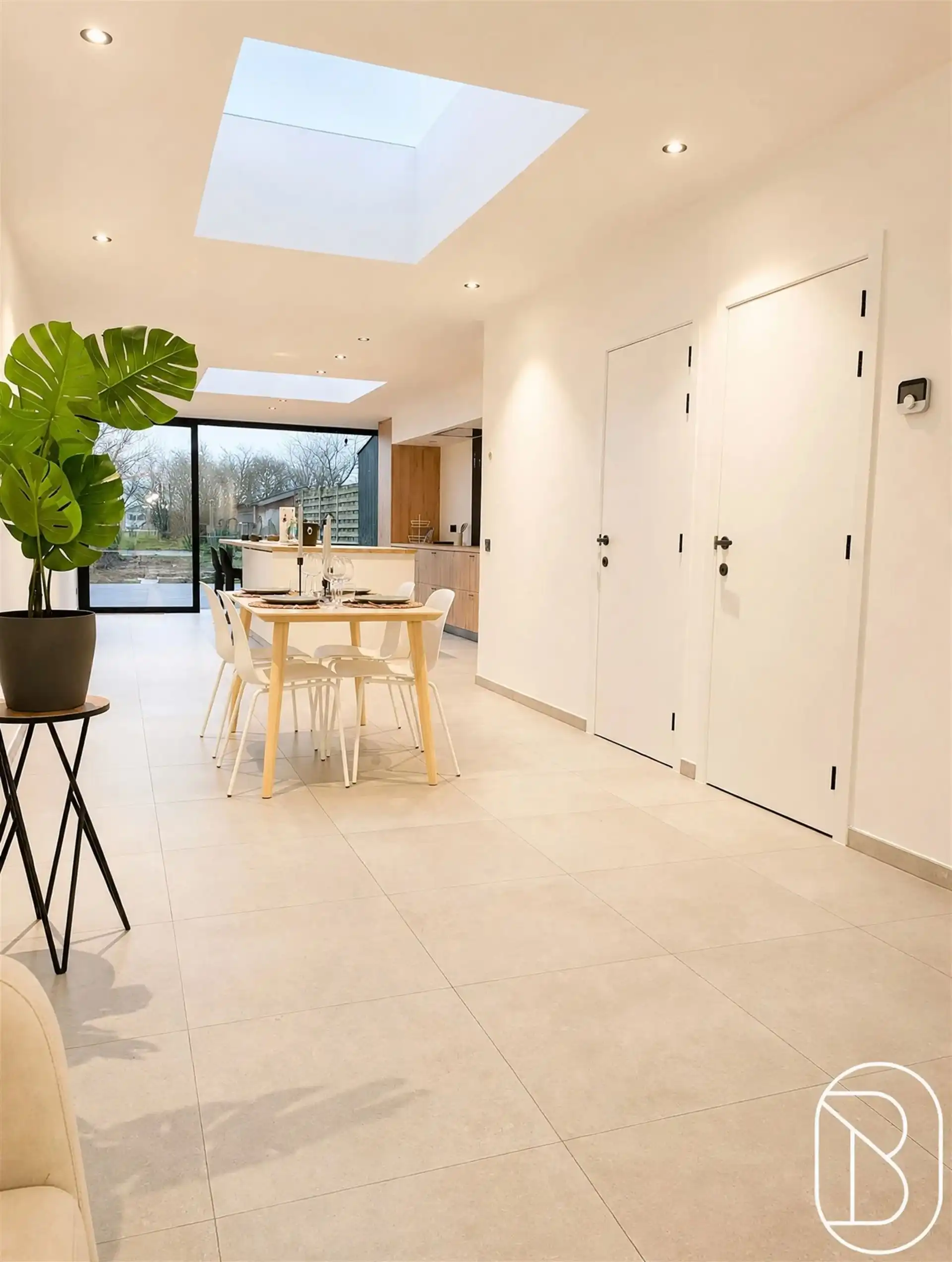 Volledig gerenoveerde woning met 3slpk, tuin en uitweg! foto 4