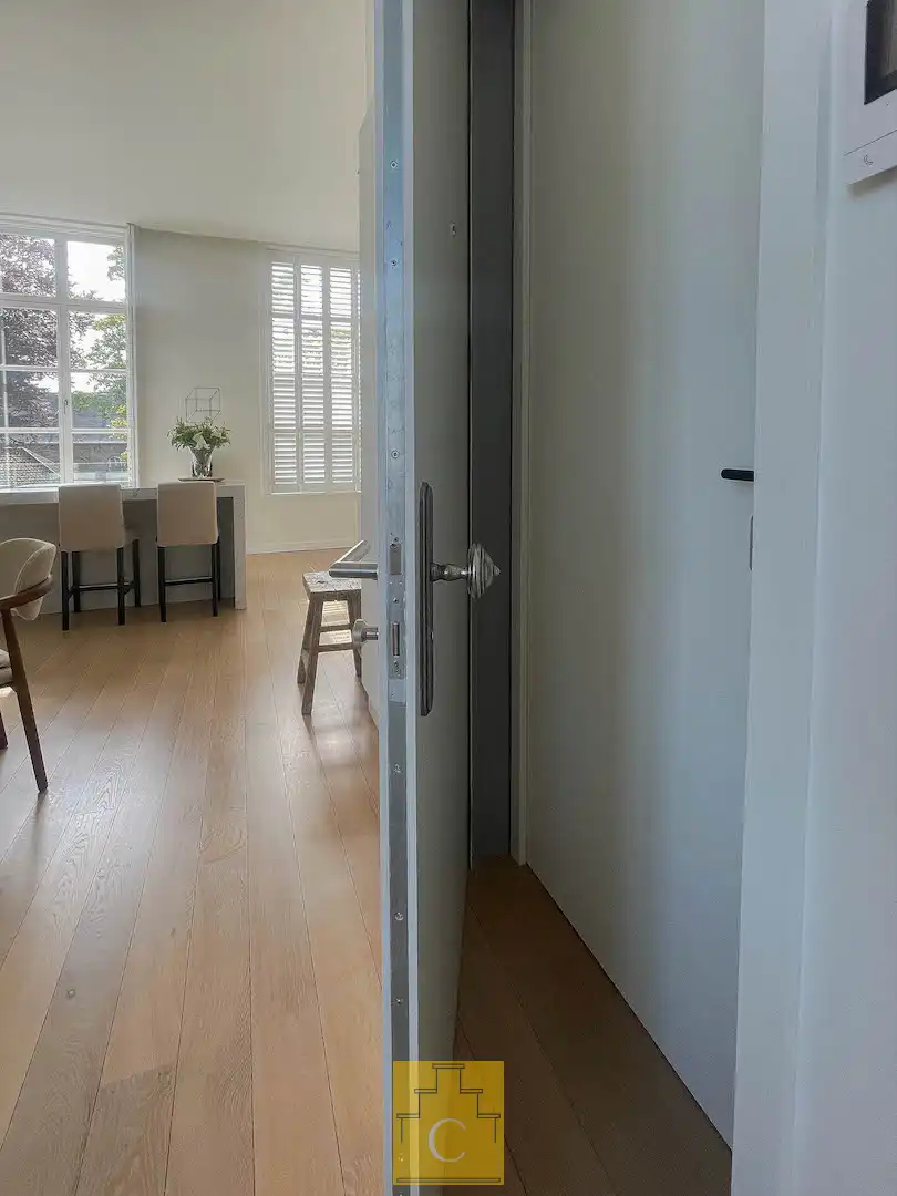 high-end afgewerkt appartement (112 m2) in 18e eeuws stadspaleis ‘Hof de Gros’, toplocatie bij Sint-Jakobskerk, met optionele aankoop parkeerplaats foto 14