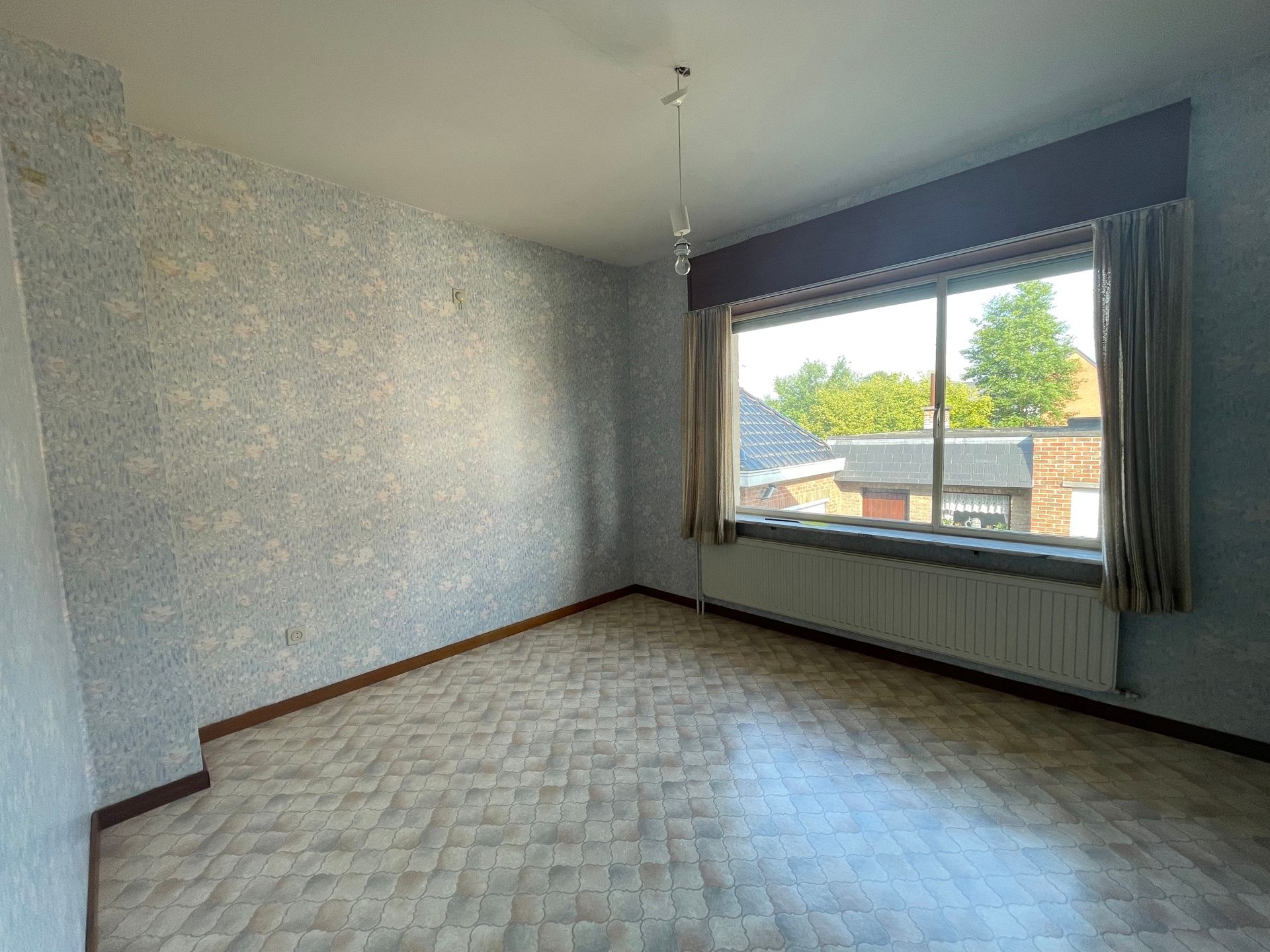 Te renoveren woning met veel potentieel foto 18