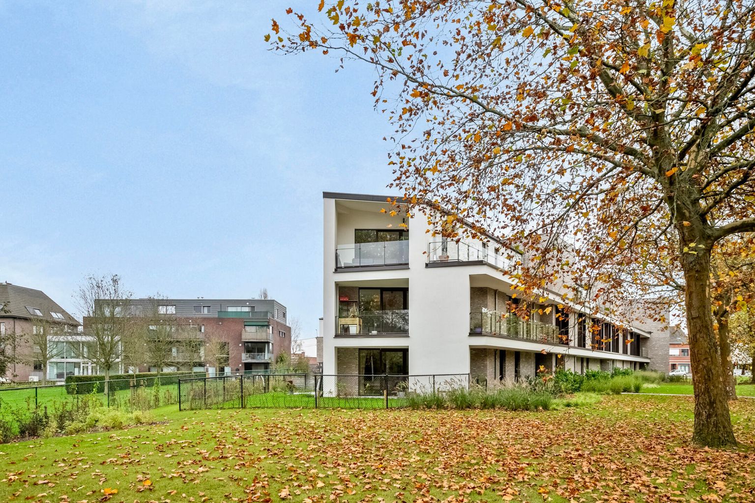 NIEUWBOUW APPARTEMENT MET EXTRA BERGING EN AUTO STAANPLAATS foto 3