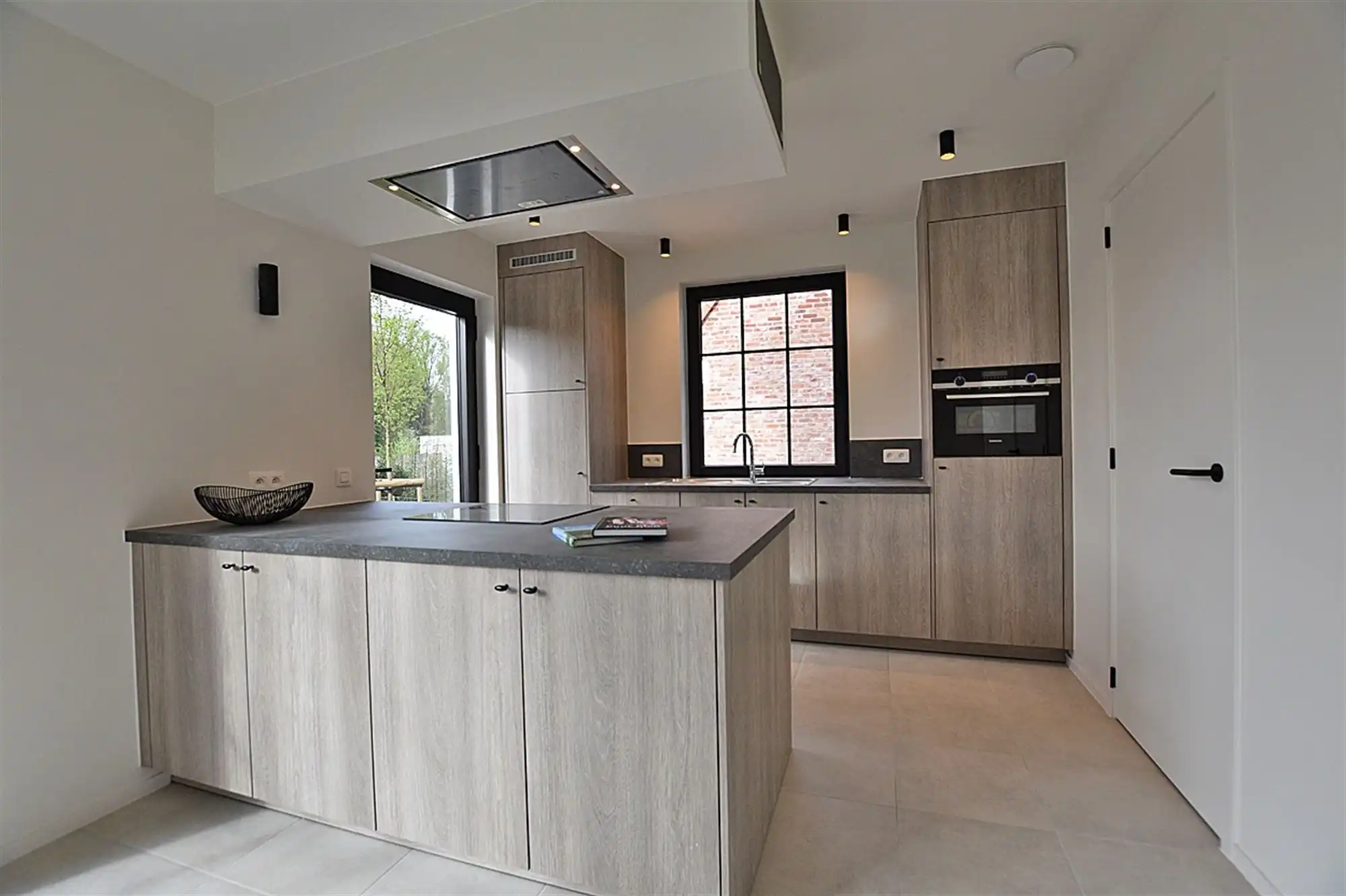 Instapklare DORPSWONING met 3 SLAAPKAMERS, TUIN/TERRAS, PARKING & grote KELDER foto 7
