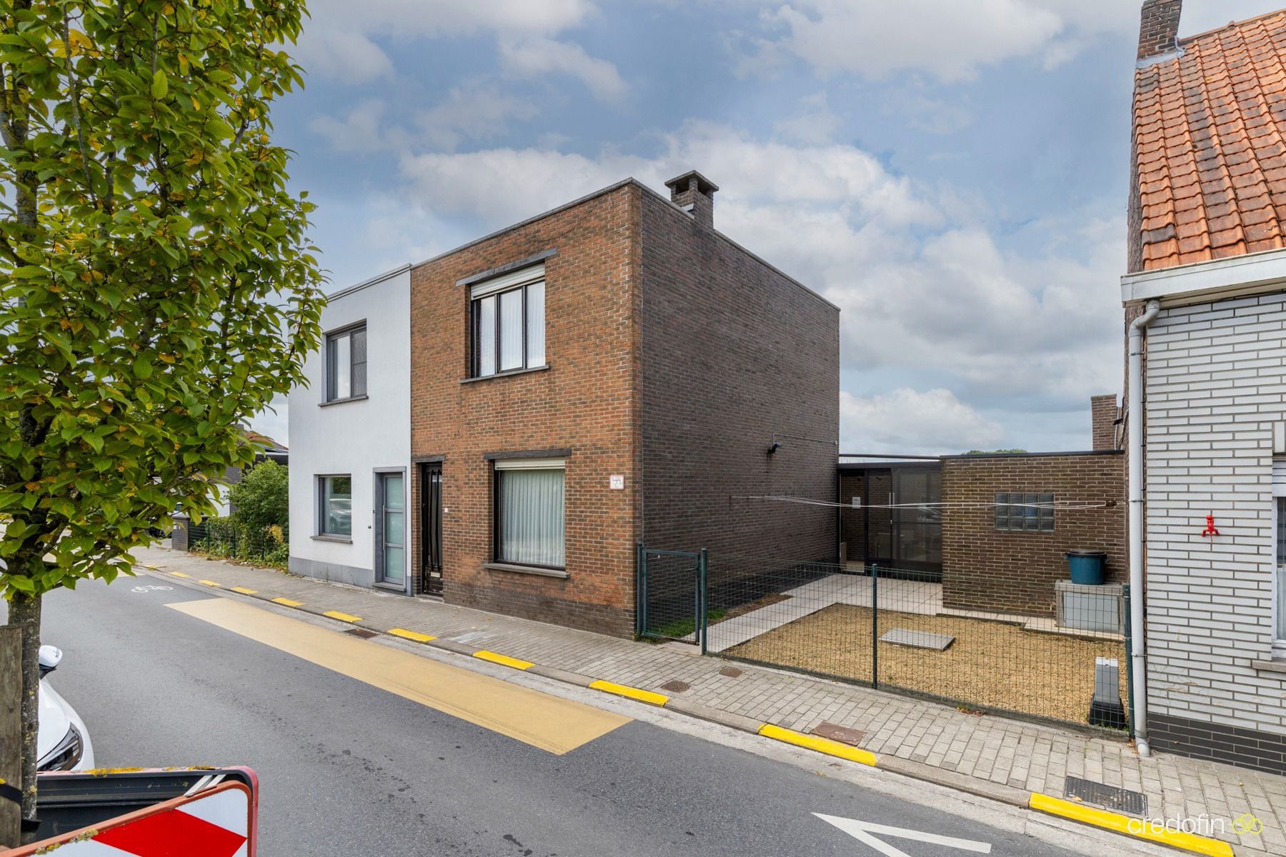 Te renoveren starterswoning in het hart van Belzele (Evergem) foto 2