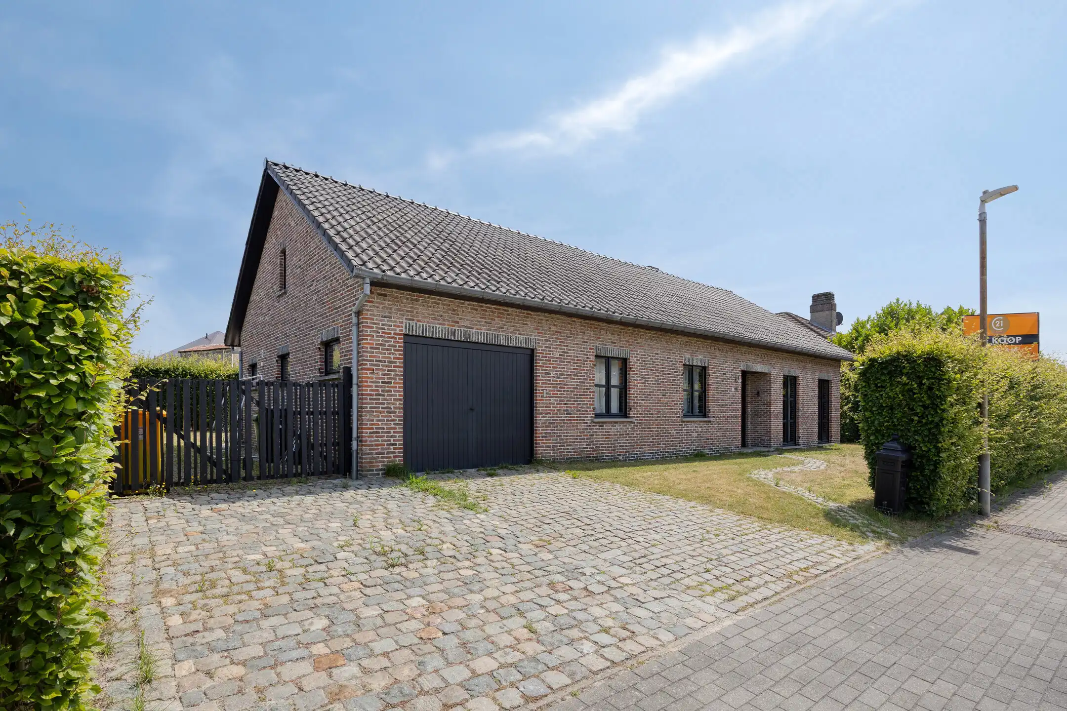 Ruime vrijstaande woning met potentieel foto {{pictureIndex}}
