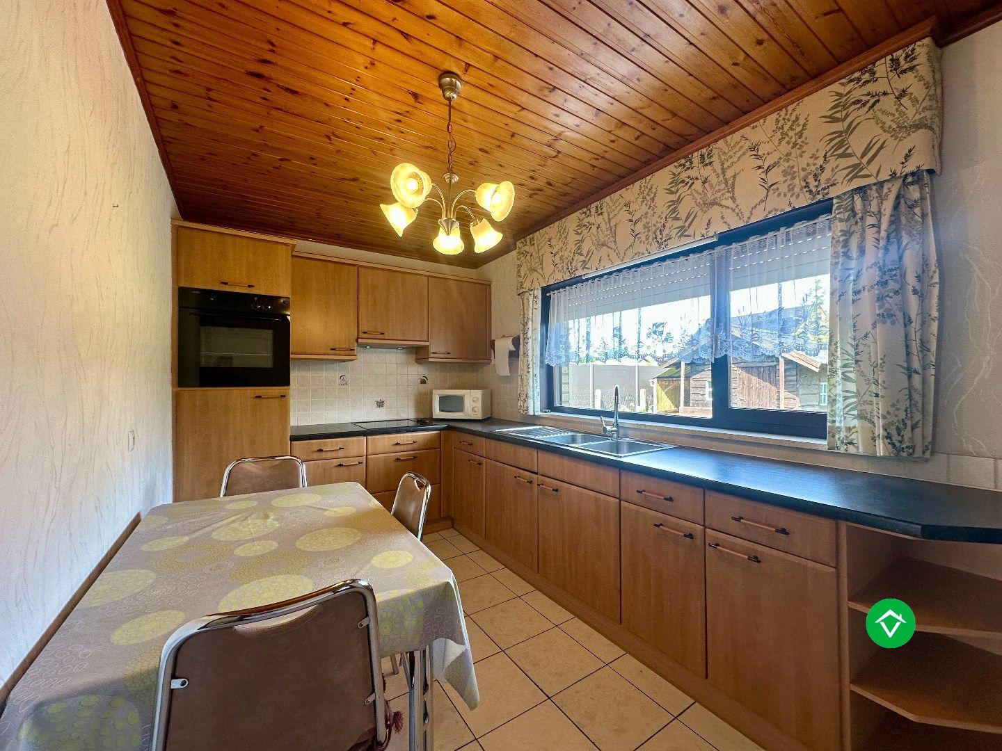 Gezinswoning met 3 slaapkamers en inpandige garage te koop in de Mokker (Koekelare) foto 6