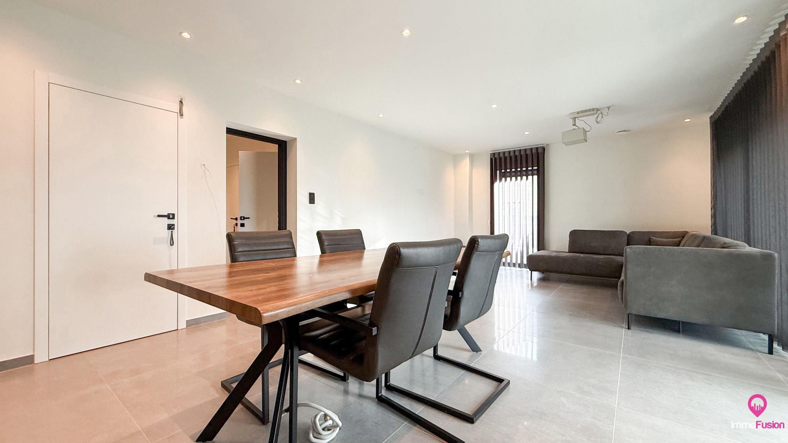 Instapklare, volledig gerenoveerde woning met 4 slaapkamers! foto 13