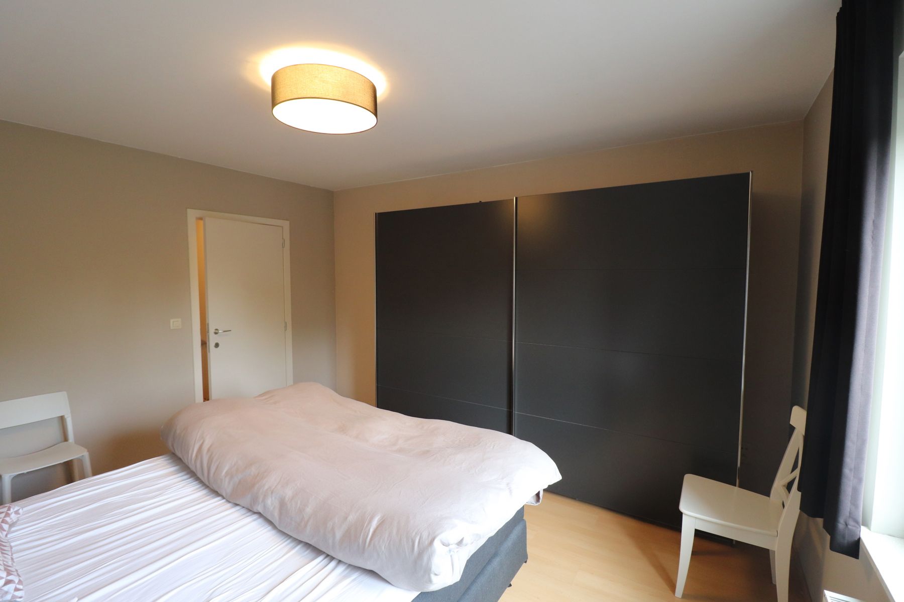 Halfopen bebouwing met 4 slaapkamers en tuin. foto 8