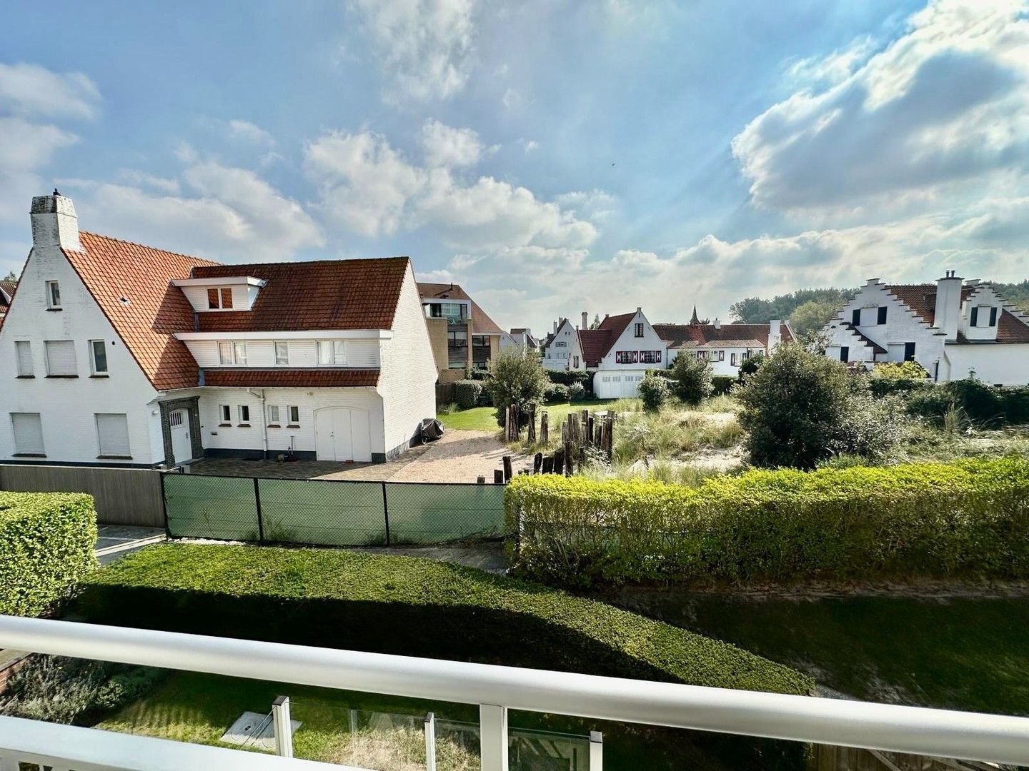 Appartement met twee slaapkamers, volledig gerenoveerd, op wandelafstand van het strand van Duinbergen. foto 6
