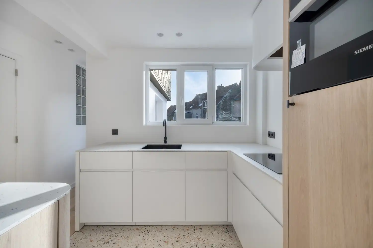 Gerenoveerd appartement met 2 slaapkamers en een terras nabij het Citadelpark en het Sint-Pietersstation. foto 4