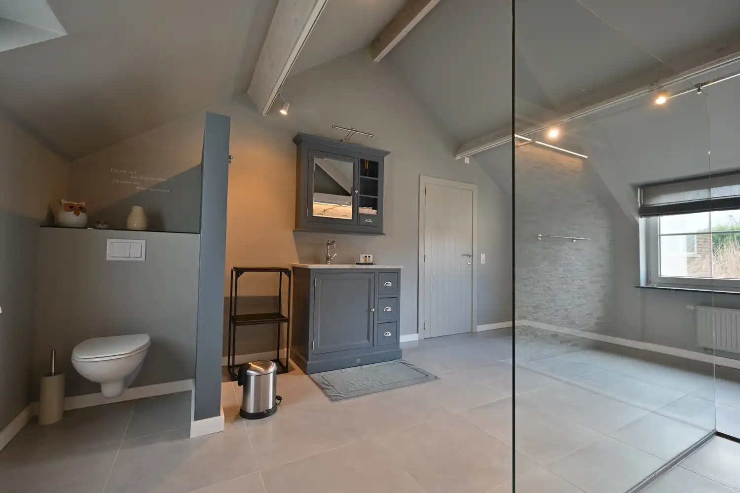 Karaktervolle woning met B&B in Veldwezelt foto 30