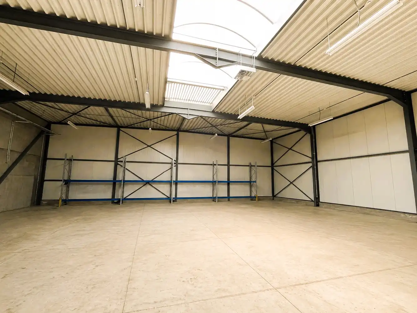 660m² bedrijfshal incl. kantoren foto 7