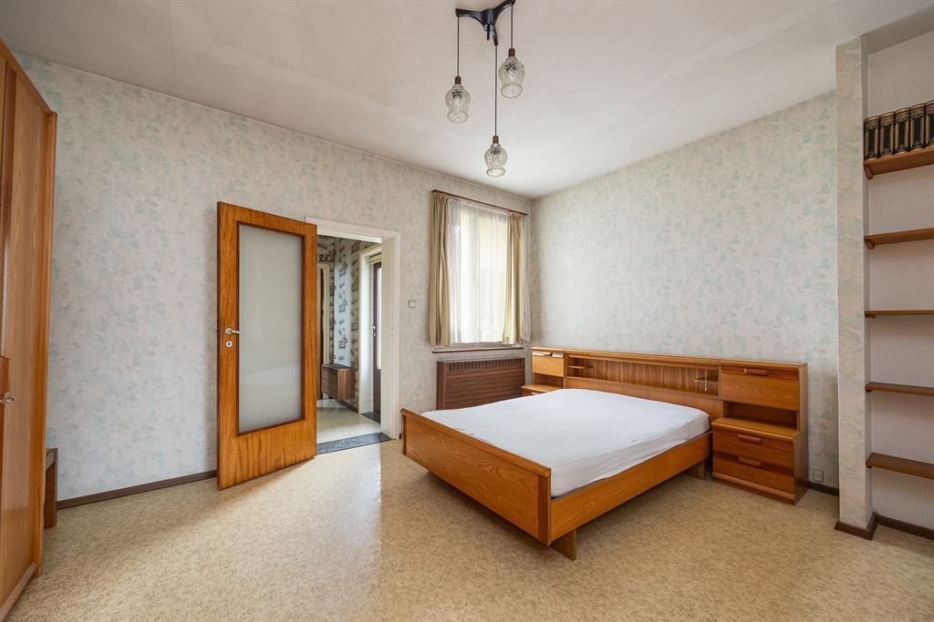 Zeer ruime, te renoveren woning met tuin foto 23