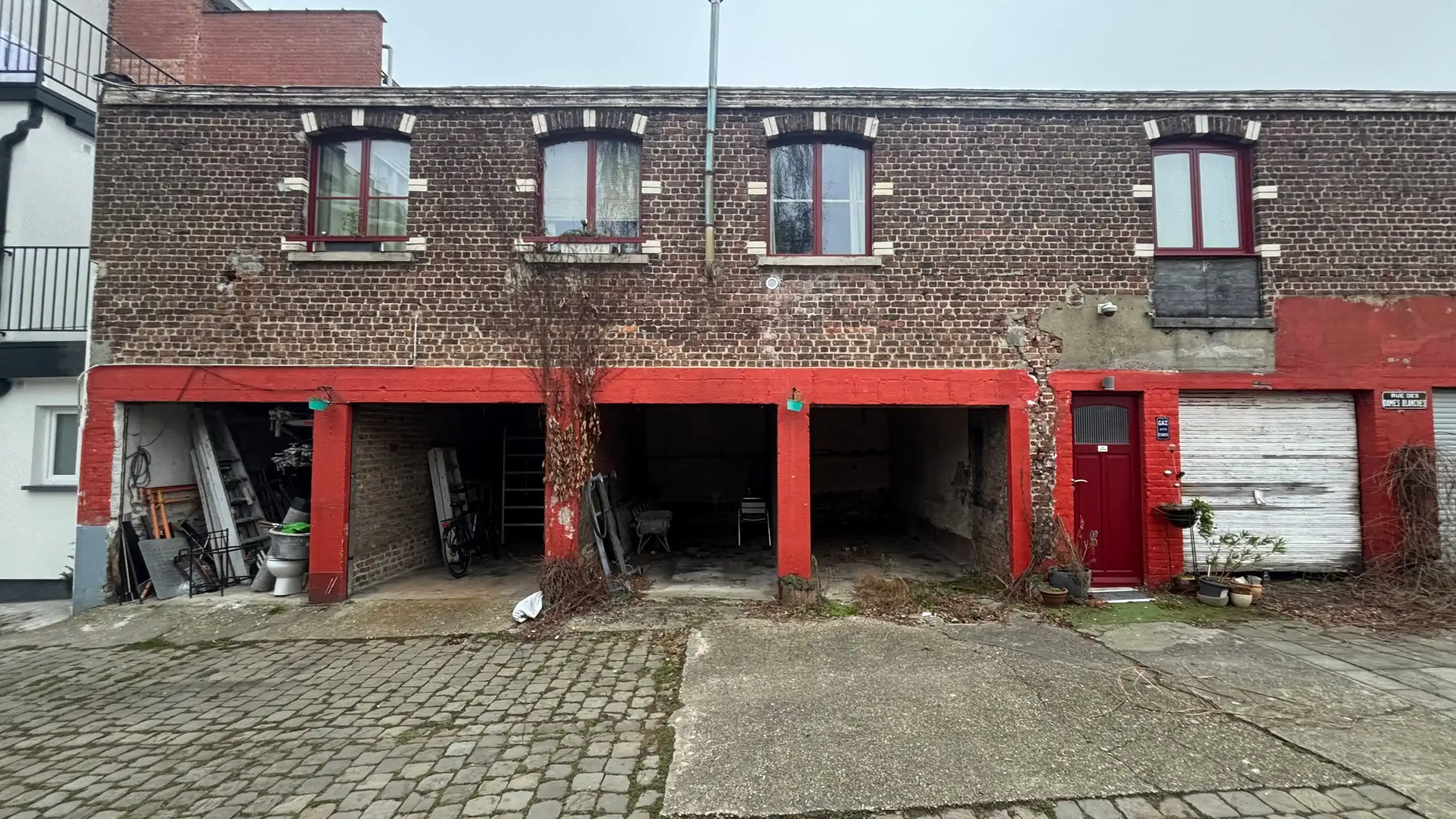 SET VAN 7 GARAGES, IDEAAL ALS INVESTERING foto 2