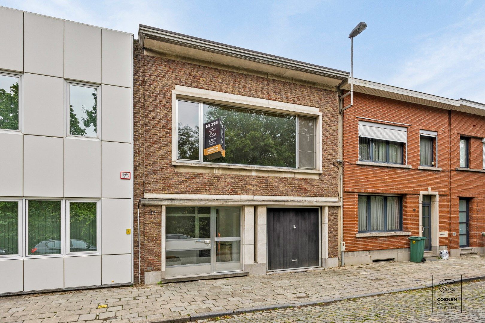 Charmante bel-étage met 3 slpk's, een bew opp van 169 m², grote inpandige garage én gezellige stadstuin  foto 1