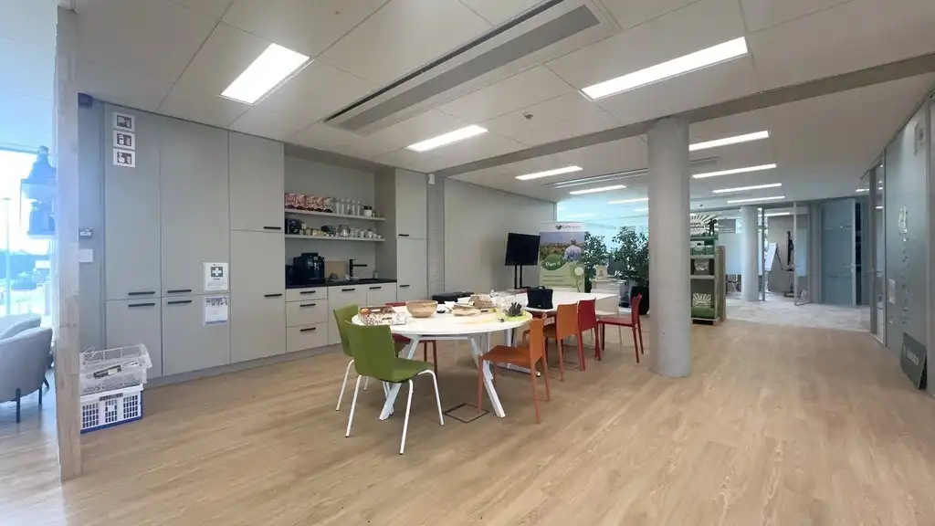 Energiezuinige kantoren te huur in Office Park aan E17 te Lokeren foto 6