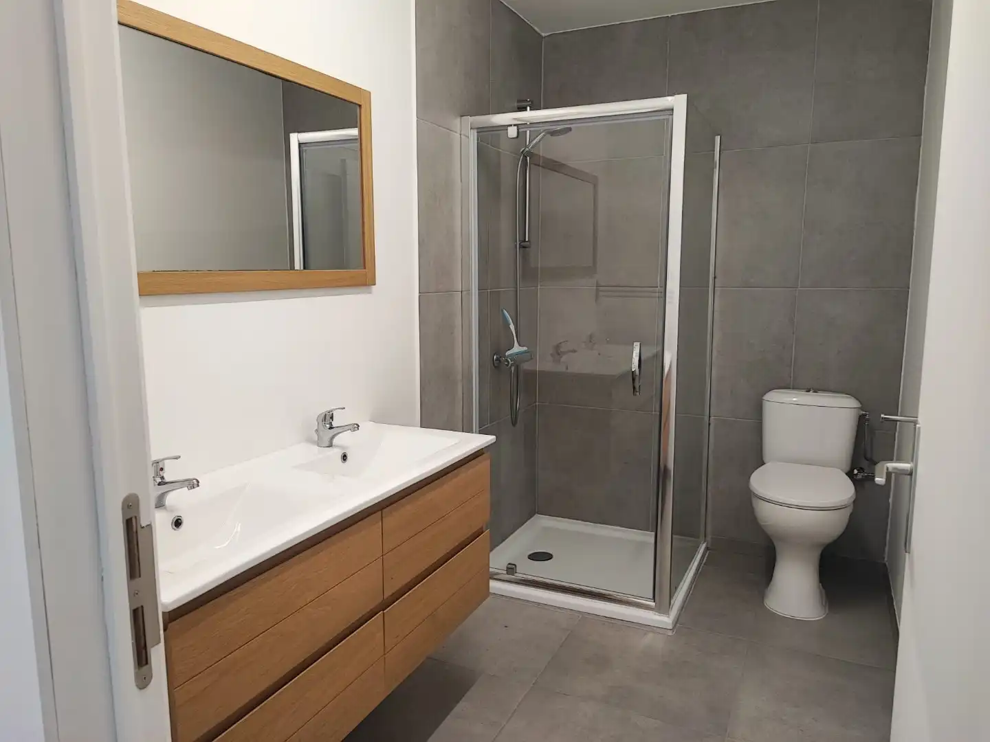 Leuk en modern 2 slaapkamer appartement gelegen te Olmen centrum ! foto 9